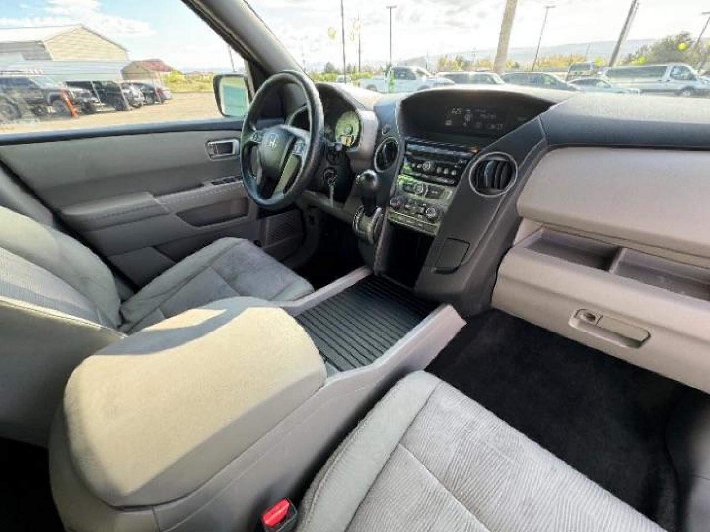 2012 Alabaster Silver Metallic /Gray Cloth Interior Honda Pilot EX 4WD 5-Spd AT (5FNYF4H40CB) with an 3.5L V6 SOHC 24V engine, 5-Speed Automatic transmission, located at 940 North Main Street, Cedar City, UT, 84720, (435) 628-0023, 37.692936, -113.061897 - Photo#37