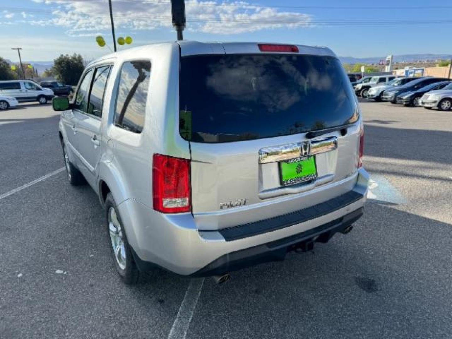 2012 Alabaster Silver Metallic /Gray Cloth Interior Honda Pilot EX 4WD 5-Spd AT (5FNYF4H40CB) with an 3.5L V6 SOHC 24V engine, 5-Speed Automatic transmission, located at 940 North Main Street, Cedar City, UT, 84720, (435) 628-0023, 37.692936, -113.061897 - Photo#6