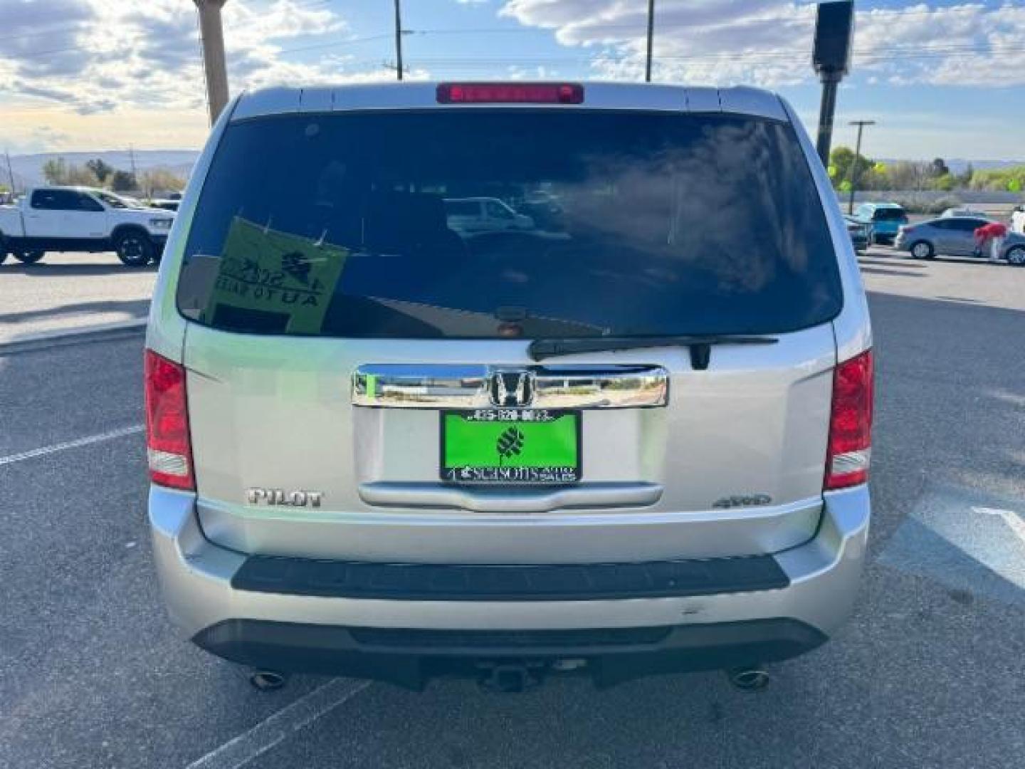 2012 Alabaster Silver Metallic /Gray Cloth Interior Honda Pilot EX 4WD 5-Spd AT (5FNYF4H40CB) with an 3.5L V6 SOHC 24V engine, 5-Speed Automatic transmission, located at 940 North Main Street, Cedar City, UT, 84720, (435) 628-0023, 37.692936, -113.061897 - Photo#7