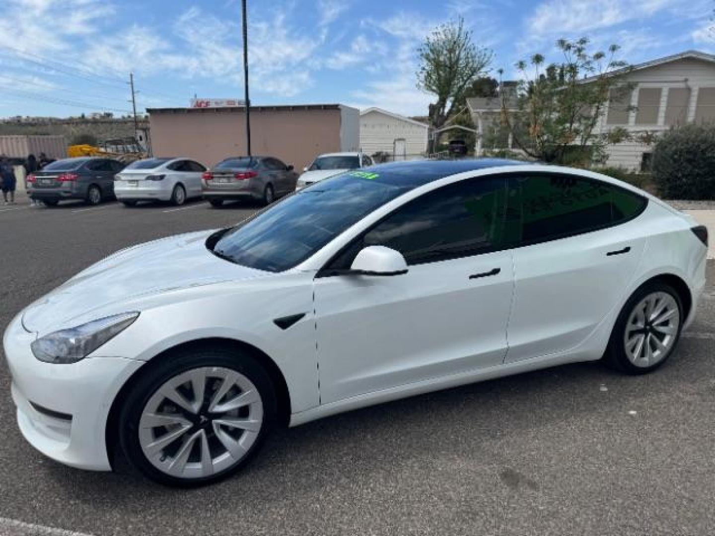2022 Pearl White Multi-Coat /All Black Tesla Model 3 Standard Range Plus (5YJ3E1EA5NF) with an ELECTRIC engine, 1-Speed Automatic transmission, located at 1865 East Red Hills Pkwy, St. George, 84770, (435) 628-0023, 37.120850, -113.543640 - Photo#4