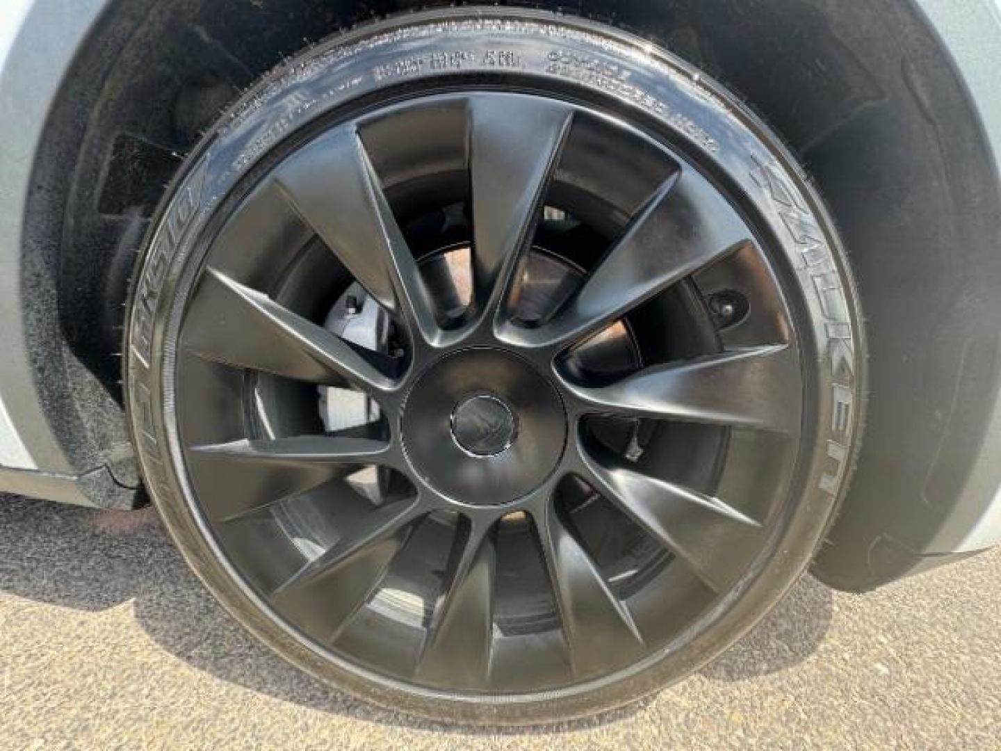 2022 Pearl White Multi-Coat /All Black Tesla Model Y Long Range (7SAYGDEE4NF) with an ELECTRIC engine, 1-Speed Automatic transmission, located at 1865 East Red Hills Pkwy, St. George, 84770, (435) 628-0023, 37.120850, -113.543640 - Photo#10