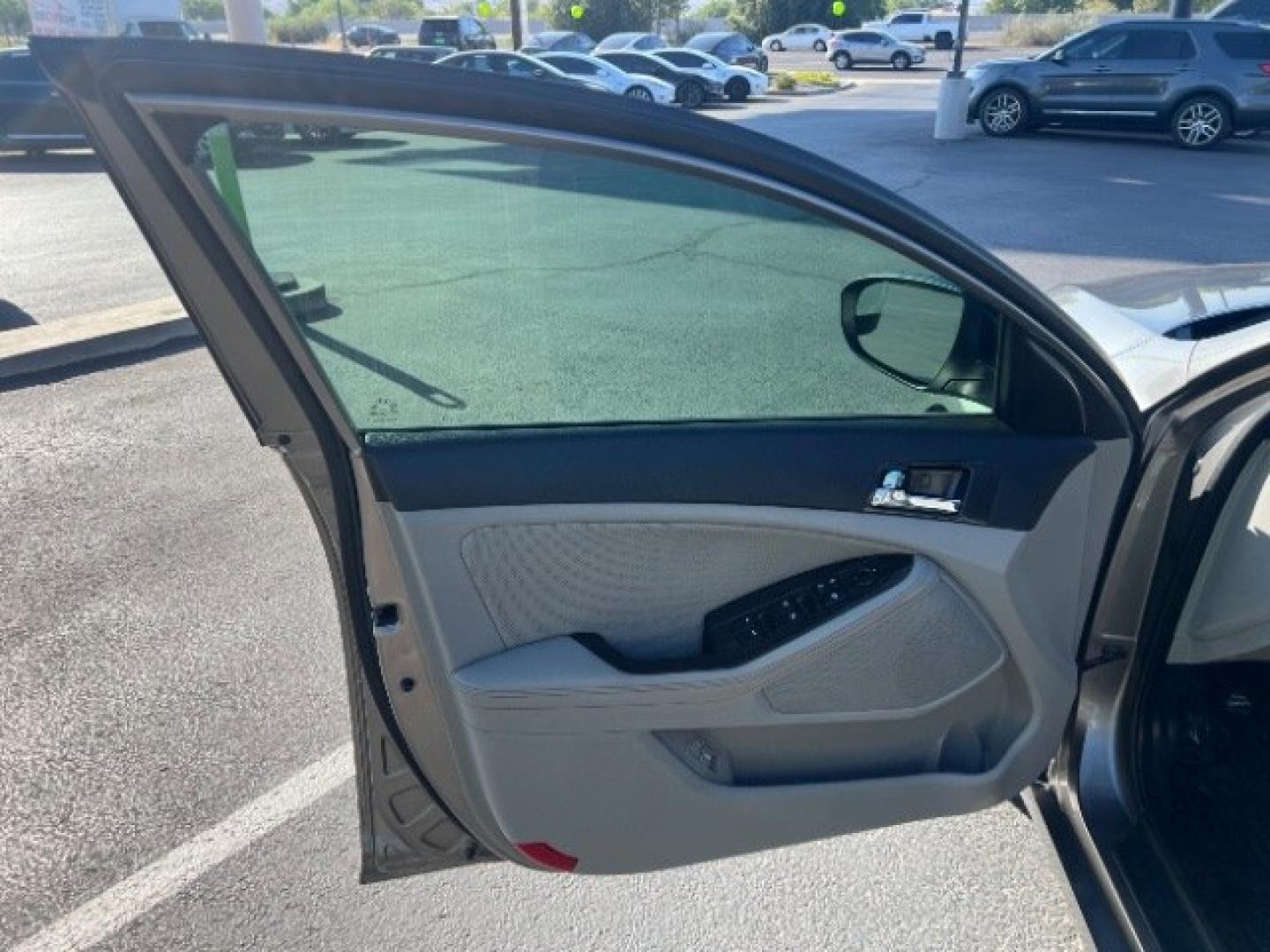 2013 Satin Metal Metallic /Beige Leather Interior Kia Optima EX (5XXGN4A72DG) with an 2.4L L4 DOHC 16V engine, 6-Speed Automatic transmission, located at 1865 East Red Hills Pkwy, St. George, 84770, (435) 628-0023, 37.120850, -113.543640- Photo#12
