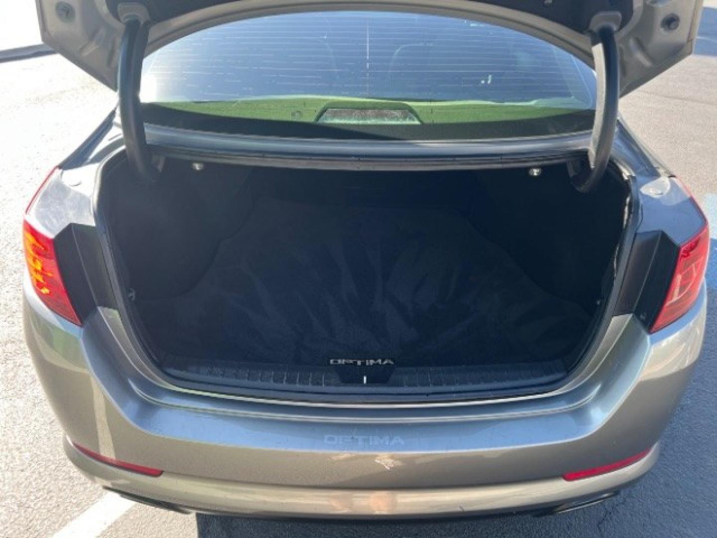 2013 Satin Metal Metallic /Beige Leather Interior Kia Optima EX (5XXGN4A72DG) with an 2.4L L4 DOHC 16V engine, 6-Speed Automatic transmission, located at 1865 East Red Hills Pkwy, St. George, 84770, (435) 628-0023, 37.120850, -113.543640- Photo#24