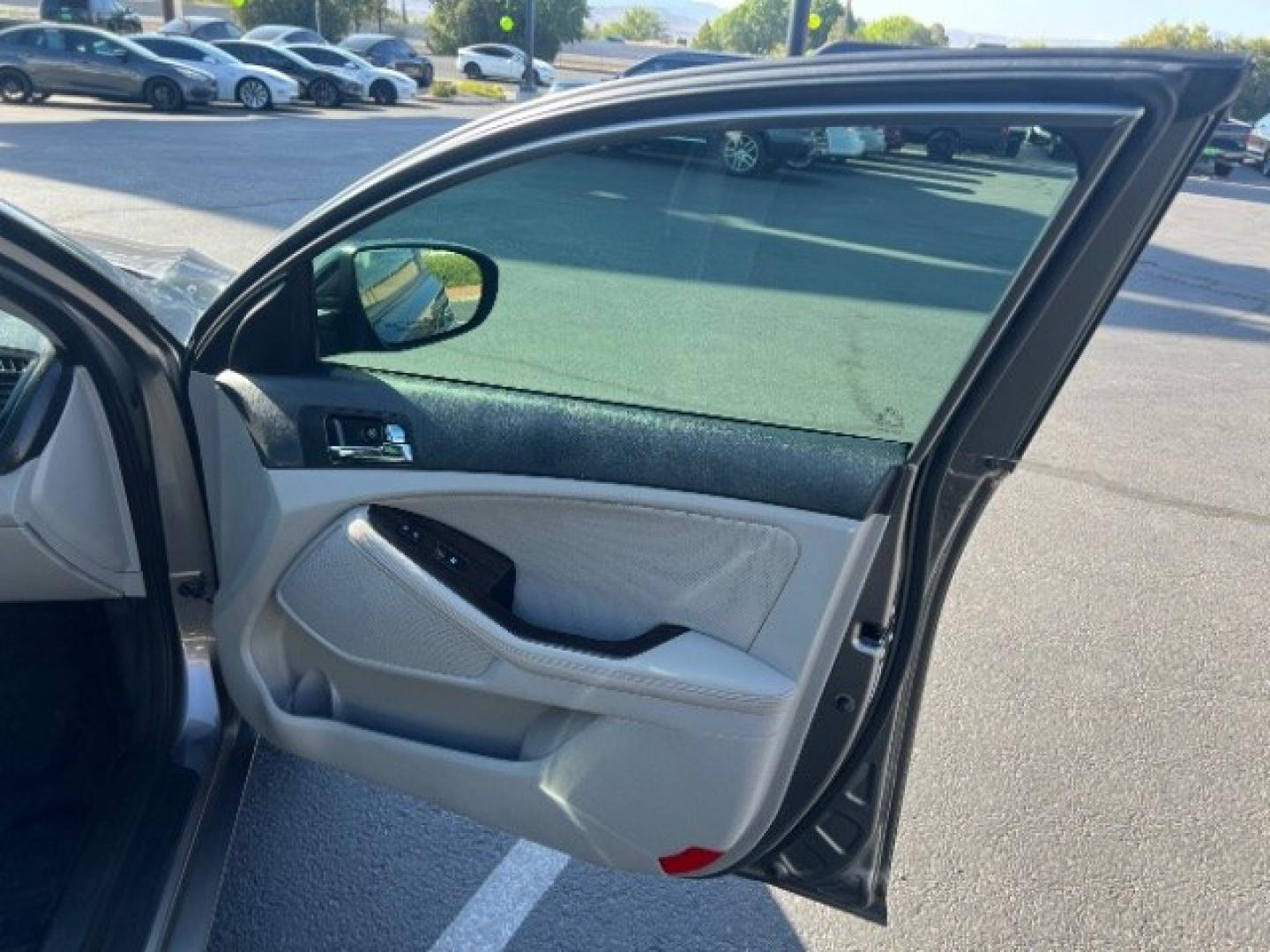 2013 Satin Metal Metallic /Beige Leather Interior Kia Optima EX (5XXGN4A72DG) with an 2.4L L4 DOHC 16V engine, 6-Speed Automatic transmission, located at 1865 East Red Hills Pkwy, St. George, 84770, (435) 628-0023, 37.120850, -113.543640- Photo#27