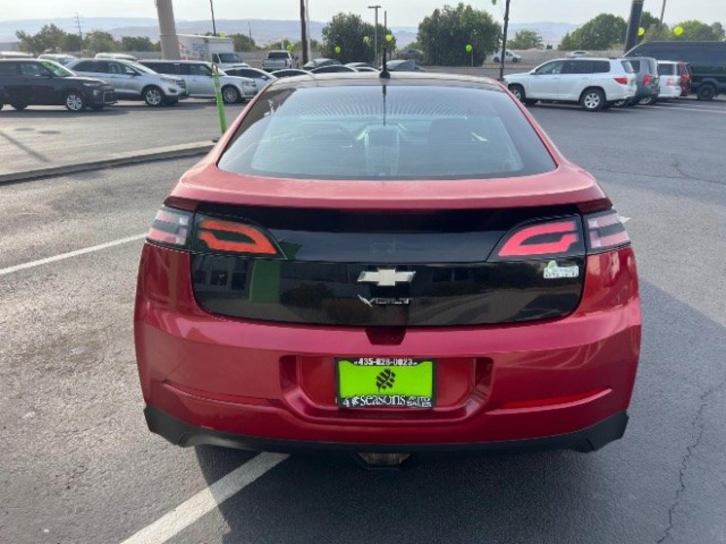 2012 Crystal Red Tintcoat /Jet Black and Ceramic White Leather Interior Chevrolet Volt Standard (1G1RA6E45CU) with an 1.4L L4 DOHC 16V PLUG-IN HYBRID engine, Continuously Variable Transmission transmission, located at 1865 East Red Hills Pkwy, St. George, 84770, (435) 628-0023, 37.120850, -113.543640 - We specialize in helping ALL people get the best financing available. No matter your credit score, good, bad or none we can get you an amazing rate. Had a bankruptcy, divorce, or repossessions? We give you the green light to get your credit back on the road. Low down and affordable payments that fit- Photo#5