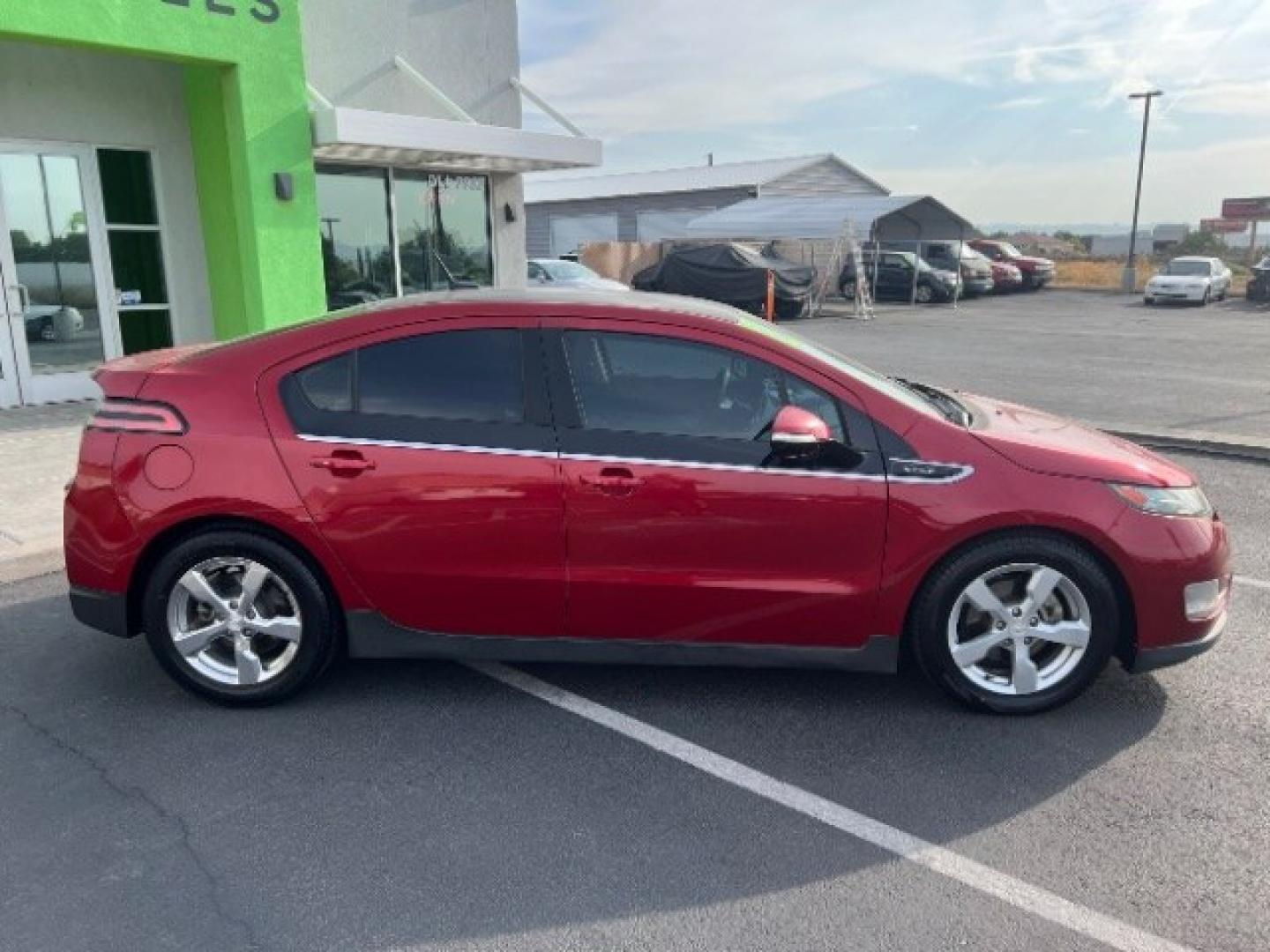 2012 Crystal Red Tintcoat /Jet Black and Ceramic White Leather Interior Chevrolet Volt Standard (1G1RA6E45CU) with an 1.4L L4 DOHC 16V PLUG-IN HYBRID engine, Continuously Variable Transmission transmission, located at 1865 East Red Hills Pkwy, St. George, 84770, (435) 628-0023, 37.120850, -113.543640 - We specialize in helping ALL people get the best financing available. No matter your credit score, good, bad or none we can get you an amazing rate. Had a bankruptcy, divorce, or repossessions? We give you the green light to get your credit back on the road. Low down and affordable payments that fit- Photo#7