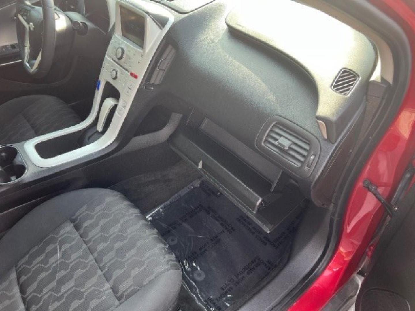 2012 Crystal Red Tintcoat /Jet Black and Ceramic White Leather Interior Chevrolet Volt Standard (1G1RA6E45CU) with an 1.4L L4 DOHC 16V PLUG-IN HYBRID engine, Continuously Variable Transmission transmission, located at 1865 East Red Hills Pkwy, St. George, 84770, (435) 628-0023, 37.120850, -113.543640 - We specialize in helping ALL people get the best financing available. No matter your credit score, good, bad or none we can get you an amazing rate. Had a bankruptcy, divorce, or repossessions? We give you the green light to get your credit back on the road. Low down and affordable payments that fit- Photo#29