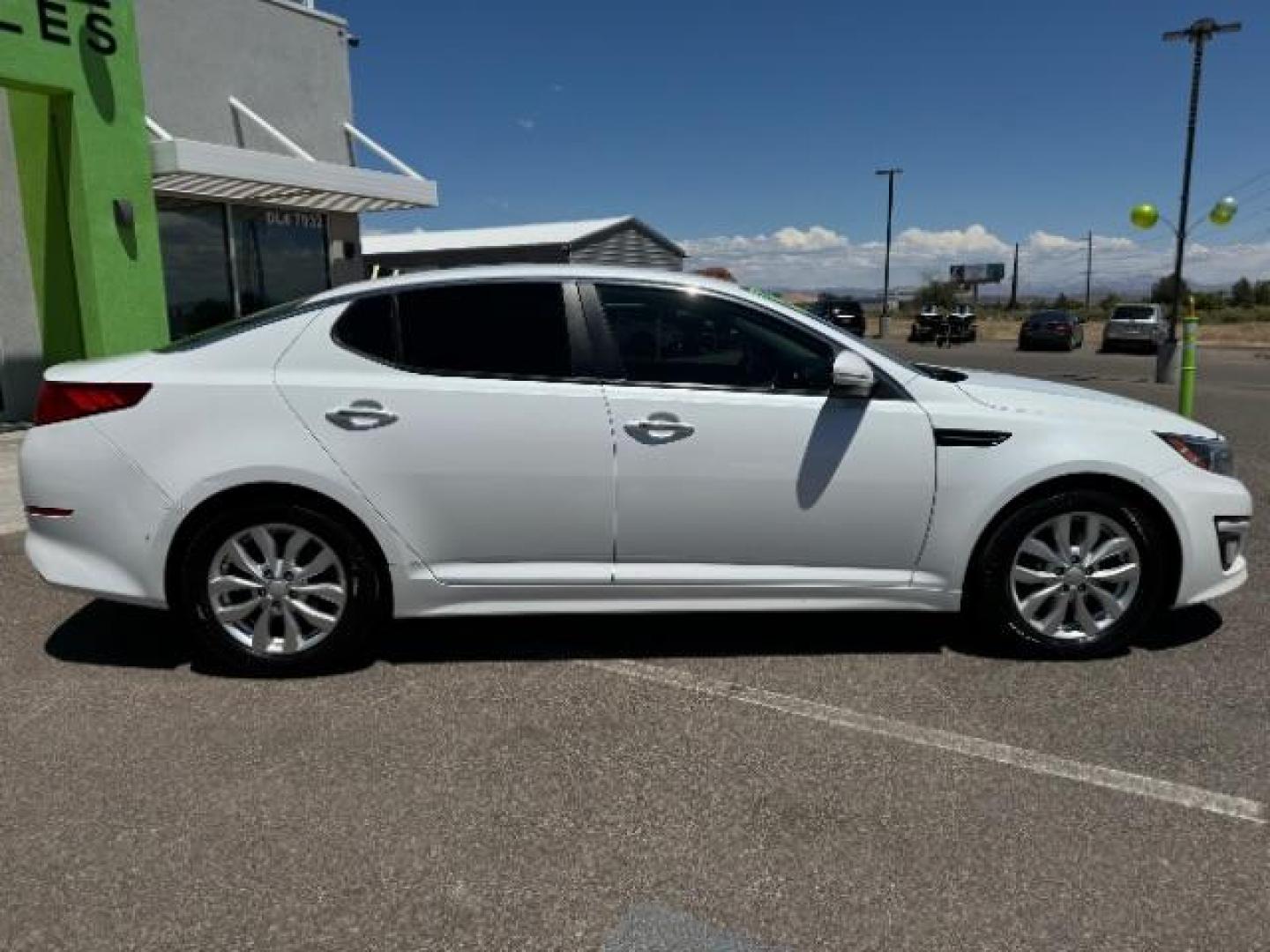 2015 Snow White Pearl /Black Interior Kia Optima EX (5XXGN4A79FG) with an 2.4L L4 DOHC 16V engine, 6-Speed Automatic transmission, located at 940 North Main Street, Cedar City, UT, 84720, (435) 628-0023, 37.692936, -113.061897 - We specialize in helping ALL people get the best financing available. No matter your credit score, good, bad or none we can get you an amazing rate. Had a bankruptcy, divorce, or repossessions? We give you the green light to get your credit back on the road. Low down and affordable payments that fit - Photo#7
