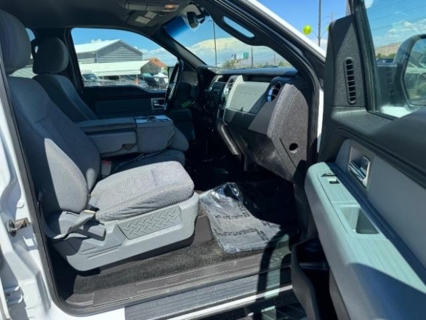 2011 Oxford White /Steel Gray Cloth Interior Ford F-150 XLT SuperCrew 5.5-ft. Bed 2WD (1FTFW1CF0BF) with an 5.0L V8 engine, 6-Speed Automatic transmission, located at 940 North Main Street, Cedar City, UT, 84720, (435) 628-0023, 37.692936, -113.061897 - We specialize in helping ALL people get the best financing available. No matter your credit score, good, bad or none we can get you an amazing rate. Had a bankruptcy, divorce, or repossessions? We give you the green light to get your credit back on the road. Low down and affordable payments that fit - Photo#31