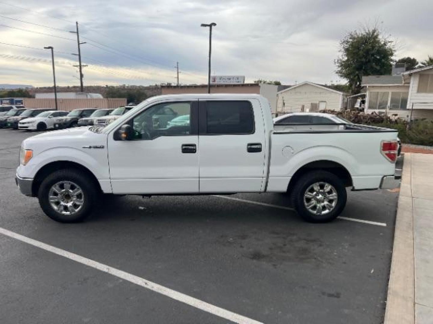 2011 Oxford White /Black Cloth Interior Ford F-150 FX2 SuperCrew 5.5-ft. Bed 2WD (1FTFW1CF0BF) with an 5.0L V8 engine, 6-Speed Automatic transmission, located at 1865 East Red Hills Pkwy, St. George, 84770, (435) 628-0023, 37.120850, -113.543640 - We specialize in helping ALL people get the best financing available. No matter your credit score, good, bad or none we can get you an amazing rate. Had a bankruptcy, divorce, or repossessions? We give you the green light to get your credit back on the road. Low down and affordable payments that fit - Photo#3