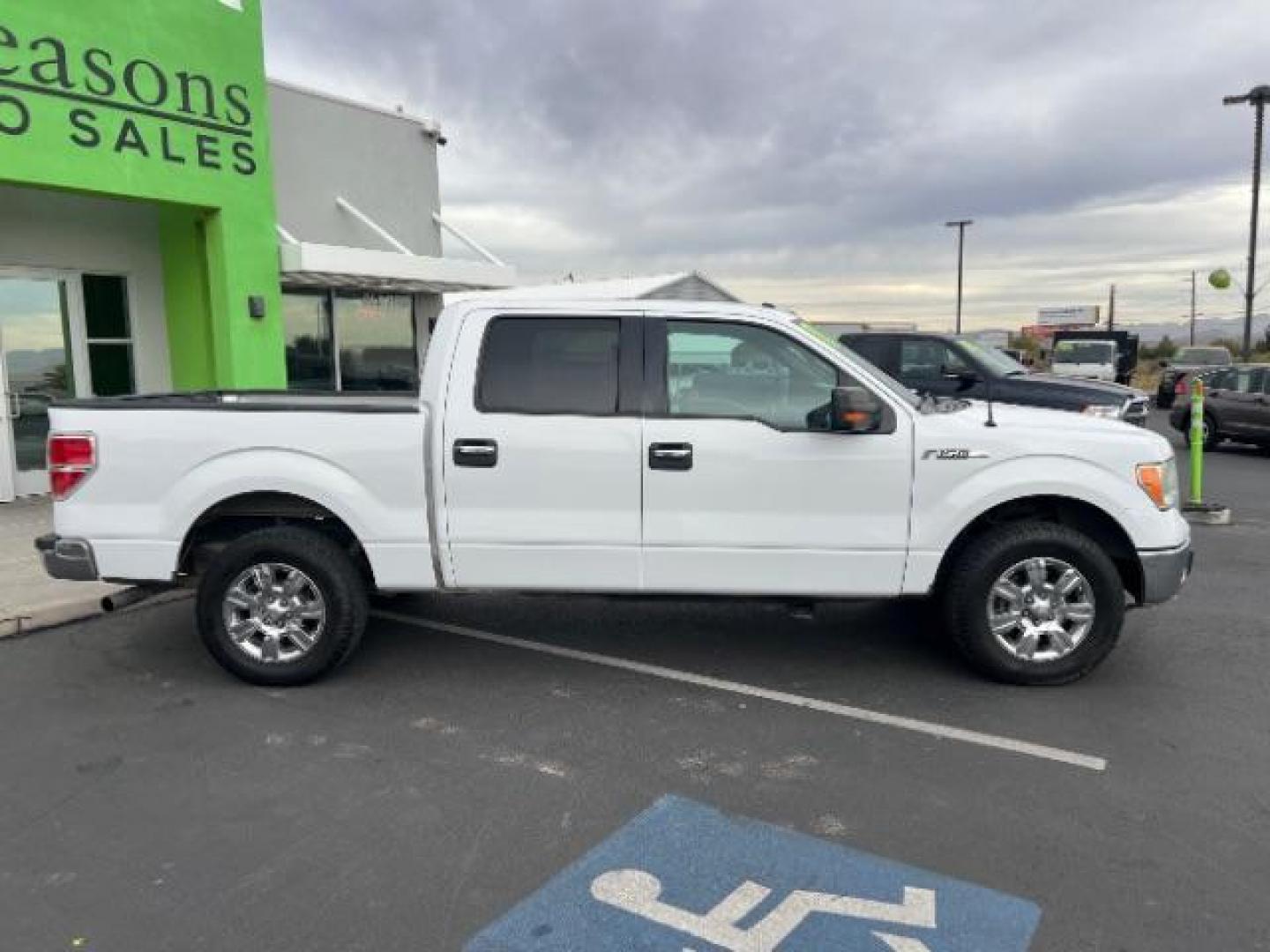 2011 Oxford White /Black Cloth Interior Ford F-150 FX2 SuperCrew 5.5-ft. Bed 2WD (1FTFW1CF0BF) with an 5.0L V8 engine, 6-Speed Automatic transmission, located at 1865 East Red Hills Pkwy, St. George, 84770, (435) 628-0023, 37.120850, -113.543640 - We specialize in helping ALL people get the best financing available. No matter your credit score, good, bad or none we can get you an amazing rate. Had a bankruptcy, divorce, or repossessions? We give you the green light to get your credit back on the road. Low down and affordable payments that fit - Photo#7