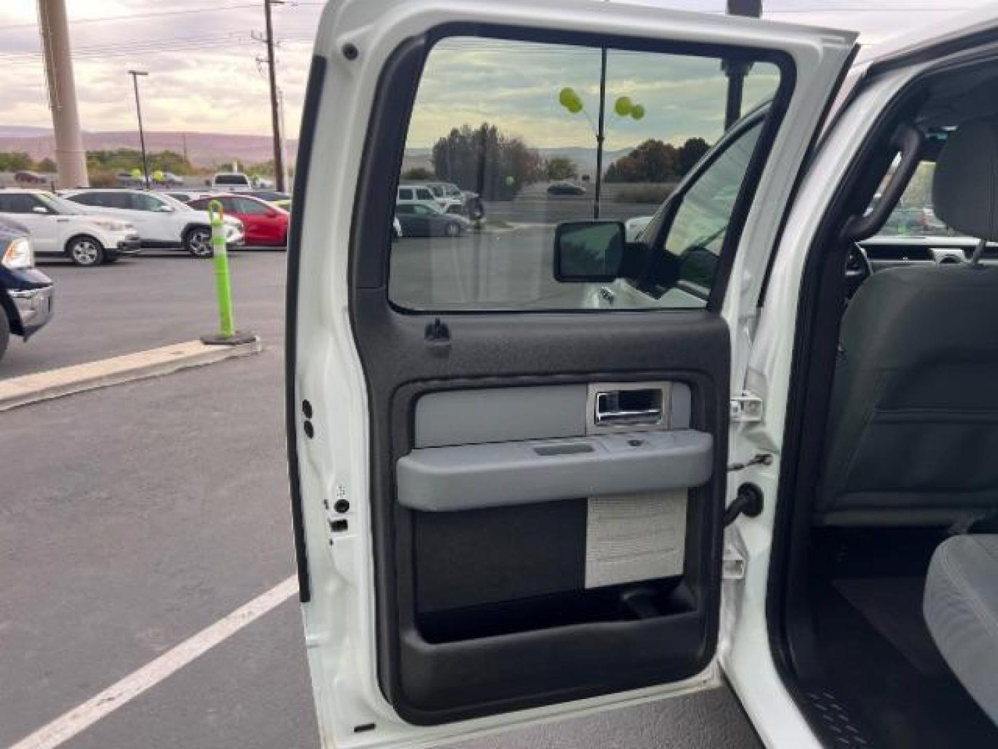 2011 Oxford White /Black Cloth Interior Ford F-150 FX2 SuperCrew 5.5-ft. Bed 2WD (1FTFW1CF0BF) with an 5.0L V8 engine, 6-Speed Automatic transmission, located at 1865 East Red Hills Pkwy, St. George, 84770, (435) 628-0023, 37.120850, -113.543640 - We specialize in helping ALL people get the best financing available. No matter your credit score, good, bad or none we can get you an amazing rate. Had a bankruptcy, divorce, or repossessions? We give you the green light to get your credit back on the road. Low down and affordable payments that fit - Photo#19