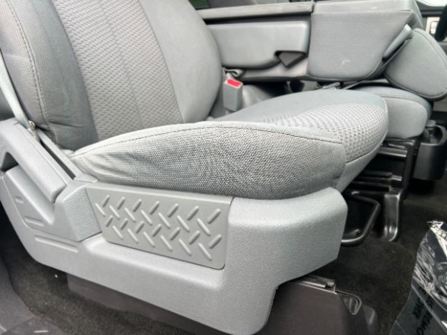 2011 Oxford White /Black Cloth Interior Ford F-150 FX2 SuperCrew 5.5-ft. Bed 2WD (1FTFW1CF0BF) with an 5.0L V8 engine, 6-Speed Automatic transmission, located at 1865 East Red Hills Pkwy, St. George, 84770, (435) 628-0023, 37.120850, -113.543640 - We specialize in helping ALL people get the best financing available. No matter your credit score, good, bad or none we can get you an amazing rate. Had a bankruptcy, divorce, or repossessions? We give you the green light to get your credit back on the road. Low down and affordable payments that fit - Photo#27