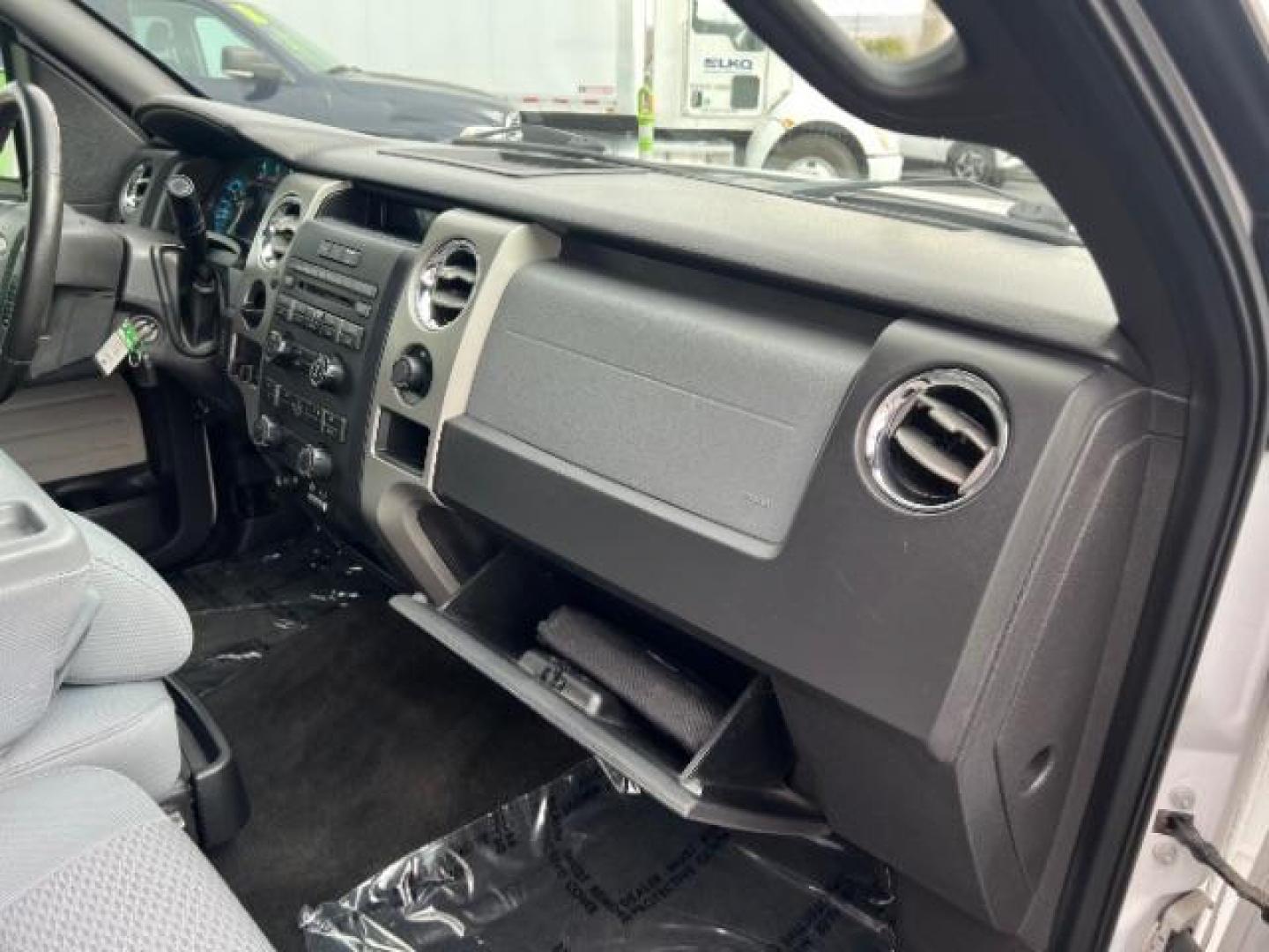 2011 Oxford White /Black Cloth Interior Ford F-150 FX2 SuperCrew 5.5-ft. Bed 2WD (1FTFW1CF0BF) with an 5.0L V8 engine, 6-Speed Automatic transmission, located at 1865 East Red Hills Pkwy, St. George, 84770, (435) 628-0023, 37.120850, -113.543640 - We specialize in helping ALL people get the best financing available. No matter your credit score, good, bad or none we can get you an amazing rate. Had a bankruptcy, divorce, or repossessions? We give you the green light to get your credit back on the road. Low down and affordable payments that fit - Photo#28
