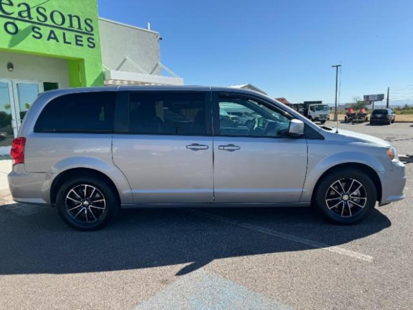 2018 Billet Clear Coat /Black/Light Graystone, cloth Dodge Grand Caravan SE (2C4RDGBG9JR) with an 3.6L V6 DOHC 24V engine, 6-Speed Automatic transmission, located at 940 North Main Street, Cedar City, UT, 84720, (435) 628-0023, 37.692936, -113.061897 - We specialize in helping ALL people get the best financing available. No matter your credit score, good, bad or none we can get you an amazing rate. Had a bankruptcy, divorce, or repossessions? We give you the green light to get your credit back on the road. Low down and affordable payments that fit - Photo#7