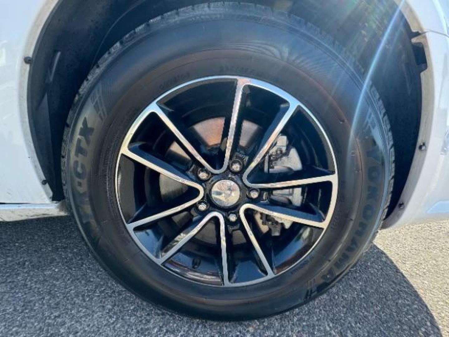 2018 White /Black Interior Dodge Grand Caravan GT (2C4RDGEG1JR) with an 3.6L V6 DOHC 24V engine, 6-Speed Automatic transmission, located at 940 North Main Street, Cedar City, UT, 84720, (435) 628-0023, 37.692936, -113.061897 - Photo#8