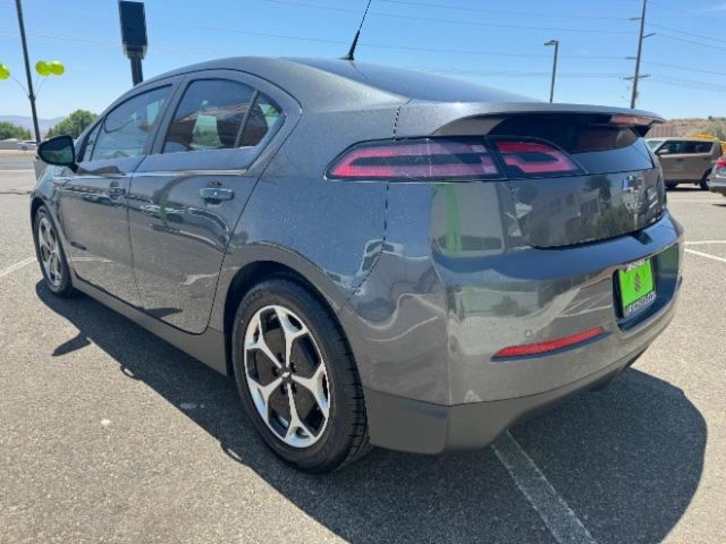 2013 Grey /Black Interior Chevrolet Volt Premium w/ Navigation and LEP (1G1RH6E41DU) with an 1.4L L4 DOHC 16V PLUG-IN HYBRID engine, Continuously Variable Transmission transmission, located at 1865 East Red Hills Pkwy, St. George, 84770, (435) 628-0023, 37.120850, -113.543640 - ***This vehicle qualifies for the EV/Hybrid tax rebate of up to $4,000*** We are setup with the IRS to recieve direct payments within 72 hours. We file the rebate online with IRS and can credit it to your down payment, reduce the sales price OR give you cashback!! These cars will not last and can o - Photo#4