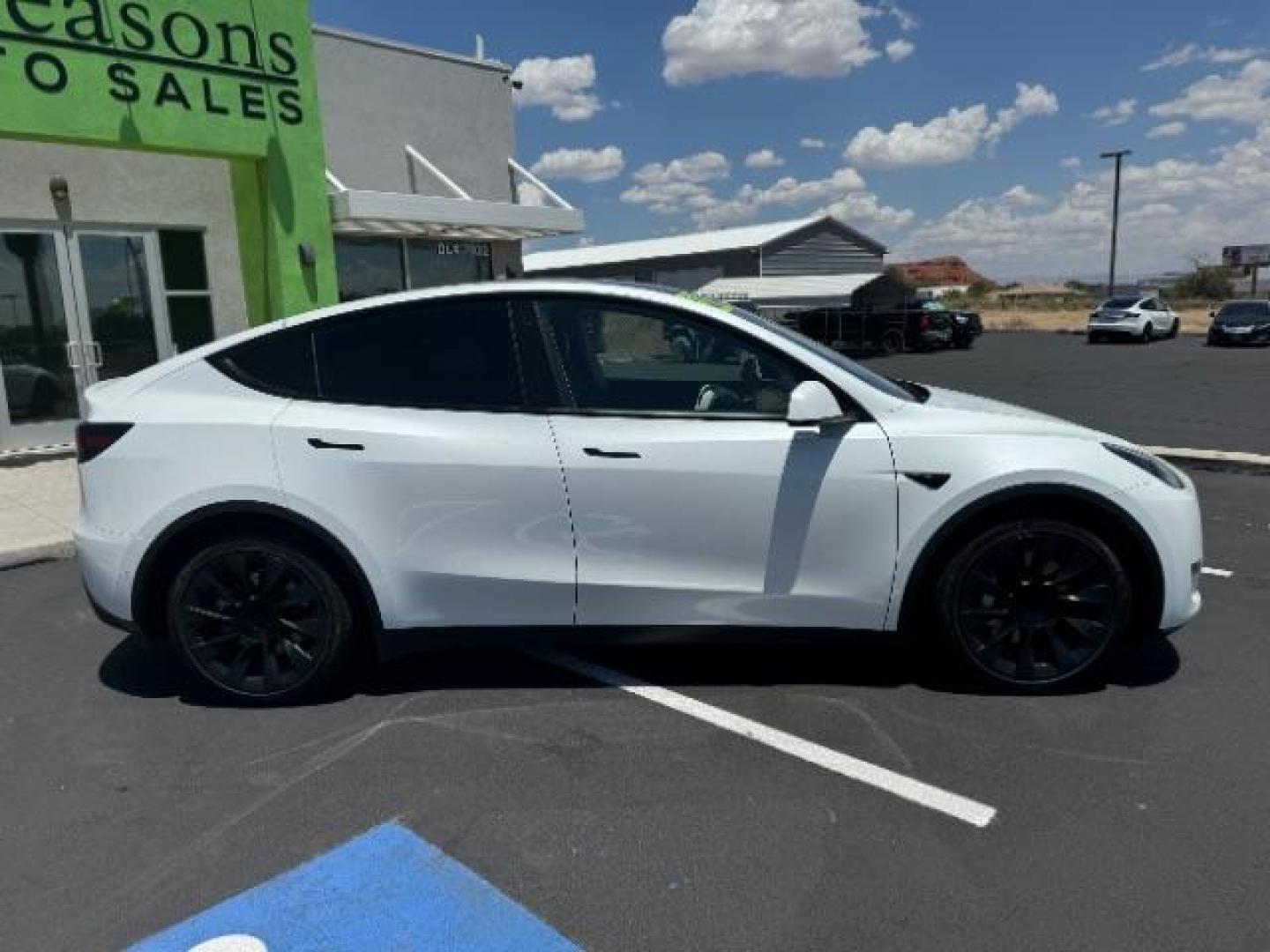 2022 Pearl White Multi-Coat /All Black Tesla Model Y Long Range (7SAYGDEE0NF) with an ELECTRIC engine, 1-Speed Automatic transmission, located at 1865 East Red Hills Pkwy, St. George, 84770, (435) 628-0023, 37.120850, -113.543640 - SOLD - But we can find you any Tesla, Call us! ***Purchase price AFTER $4k rebate has been transferred to dealership*** This allows us to reduce the asking price from $28,995 (without tax rebate) to be under the $25k threshold. Visit Energy.gov for full rules. Beautiful LONG RANGE ALL WHEEL DRI - Photo#8