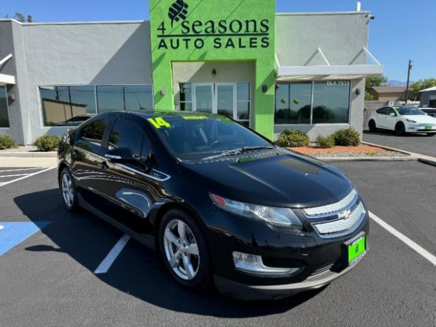 2014 Black /Black Interior Chevrolet Volt Standard w/ LEP (1G1RE6E42EU) with an 1.4L L4 DOHC 16V PLUG-IN HYBRID engine, Continuously Variable Transmission transmission, located at 1865 East Red Hills Pkwy, St. George, 84770, (435) 628-0023, 37.120850, -113.543640 - ***This vehicle qualifies for the EV/Hybrid tax rebate of up to $4,000*** We are setup with the IRS to recieve direct payments within 72 hours. We file the rebate online with IRS and can credit it to your down payment, reduce the sales price OR give you cashback!! These cars will not last and can o - Photo#0