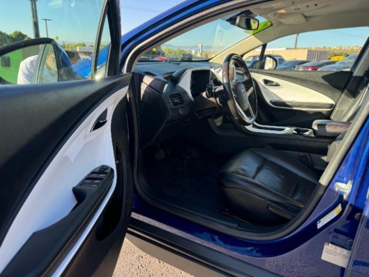 2012 Blue Topaz Metallic /Jet Black and Ceramic White Leather Interior Chevrolet Volt Premium (1G1RB6E44CU) with an 1.4L L4 DOHC 16V PLUG-IN HYBRID engine, Continuously Variable Transmission transmission, located at 940 North Main Street, Cedar City, UT, 84720, (435) 628-0023, 37.692936, -113.061897 - Photo#12