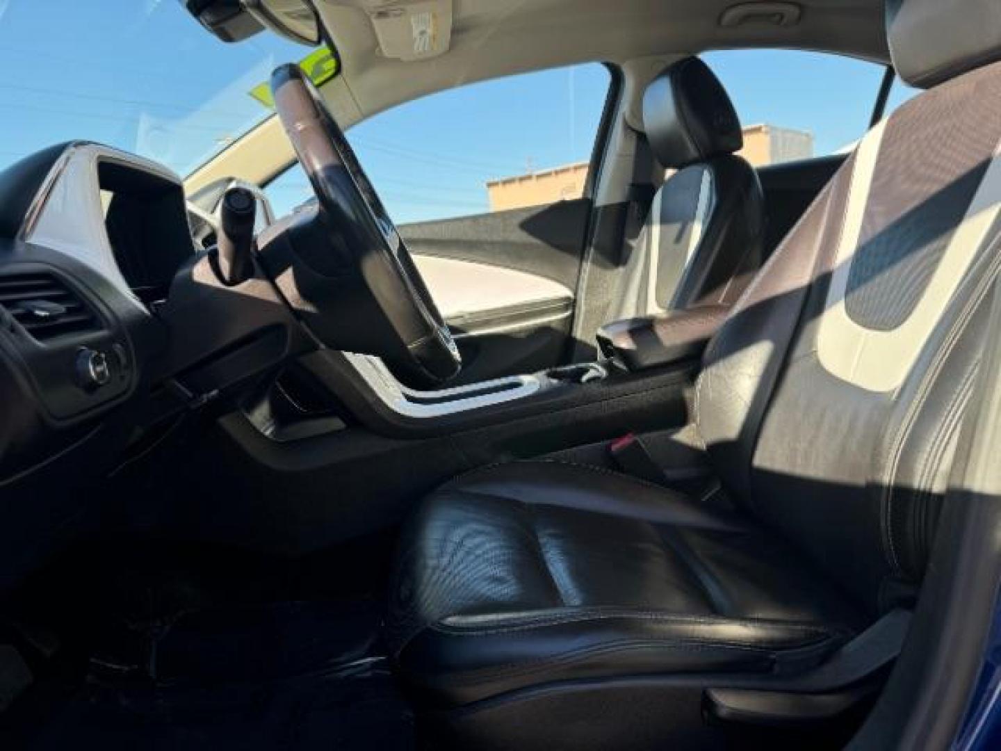 2012 Blue Topaz Metallic /Jet Black and Ceramic White Leather Interior Chevrolet Volt Premium (1G1RB6E44CU) with an 1.4L L4 DOHC 16V PLUG-IN HYBRID engine, Continuously Variable Transmission transmission, located at 940 North Main Street, Cedar City, UT, 84720, (435) 628-0023, 37.692936, -113.061897 - Photo#14