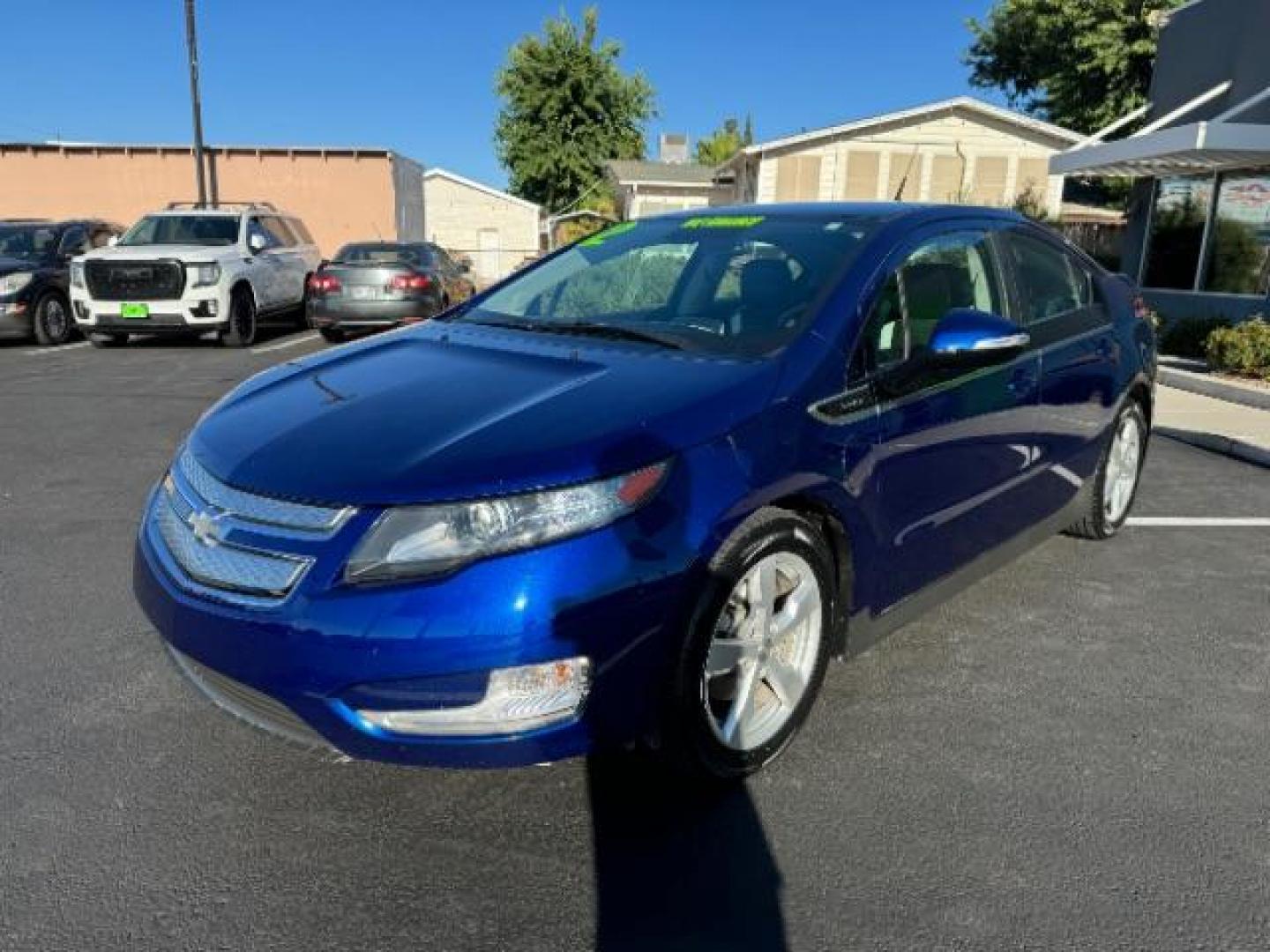 2012 Blue Topaz Metallic /Jet Black and Ceramic White Leather Interior Chevrolet Volt Premium (1G1RB6E44CU) with an 1.4L L4 DOHC 16V PLUG-IN HYBRID engine, Continuously Variable Transmission transmission, located at 940 North Main Street, Cedar City, UT, 84720, (435) 628-0023, 37.692936, -113.061897 - Photo#2