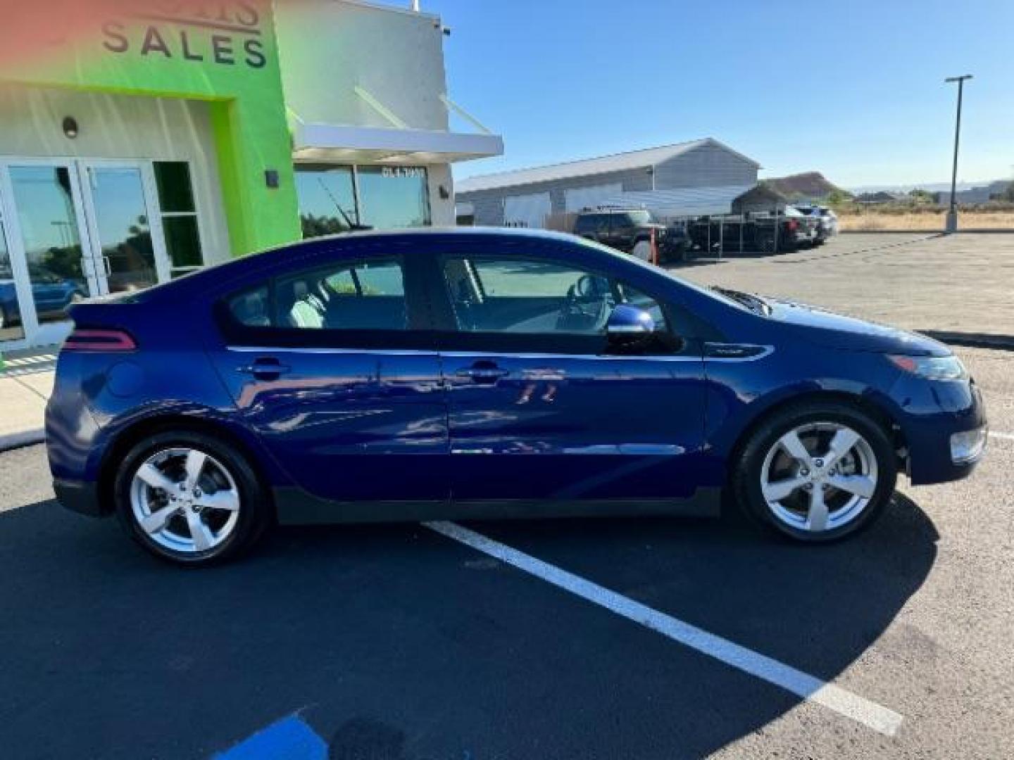 2012 Blue Topaz Metallic /Jet Black and Ceramic White Leather Interior Chevrolet Volt Premium (1G1RB6E44CU) with an 1.4L L4 DOHC 16V PLUG-IN HYBRID engine, Continuously Variable Transmission transmission, located at 940 North Main Street, Cedar City, UT, 84720, (435) 628-0023, 37.692936, -113.061897 - Photo#7