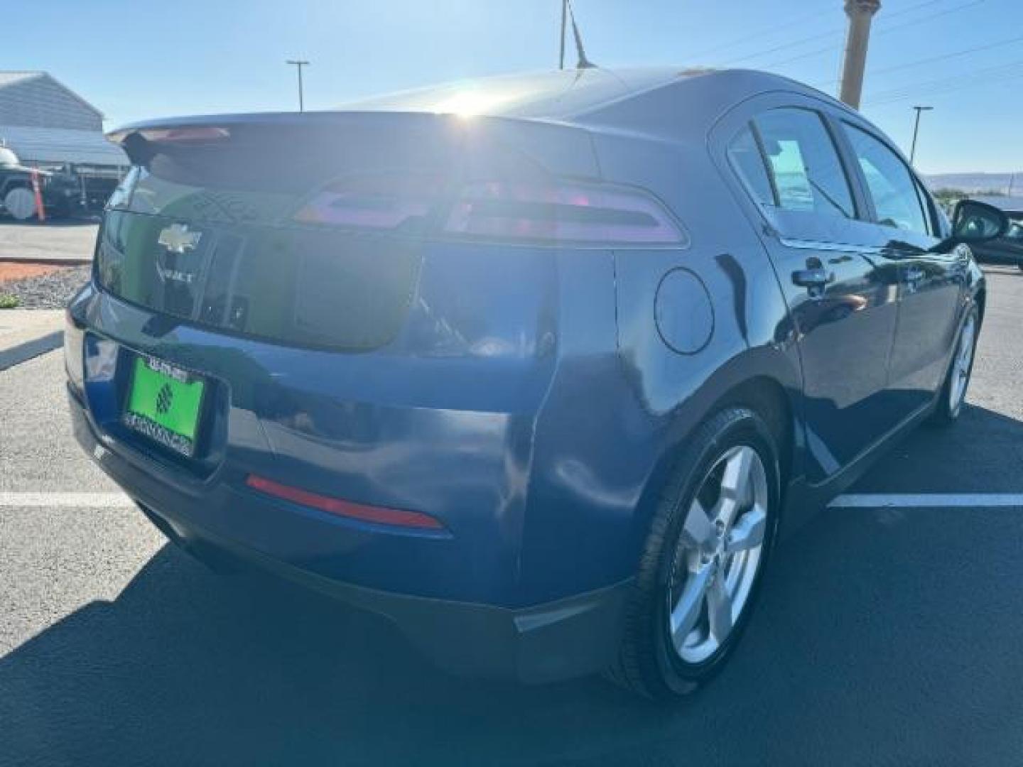 2012 Blue Topaz Metallic /Jet Black and Ceramic White Leather Interior Chevrolet Volt Premium (1G1RB6E44CU) with an 1.4L L4 DOHC 16V PLUG-IN HYBRID engine, Continuously Variable Transmission transmission, located at 940 North Main Street, Cedar City, UT, 84720, (435) 628-0023, 37.692936, -113.061897 - Photo#6