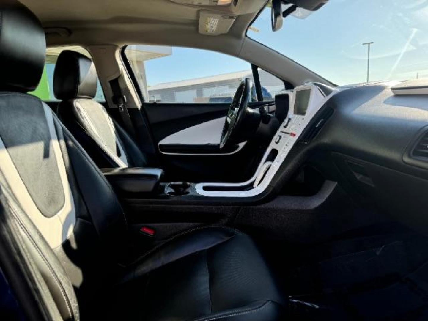 2012 Blue Topaz Metallic /Jet Black and Ceramic White Leather Interior Chevrolet Volt Premium (1G1RB6E44CU) with an 1.4L L4 DOHC 16V PLUG-IN HYBRID engine, Continuously Variable Transmission transmission, located at 940 North Main Street, Cedar City, UT, 84720, (435) 628-0023, 37.692936, -113.061897 - Photo#28