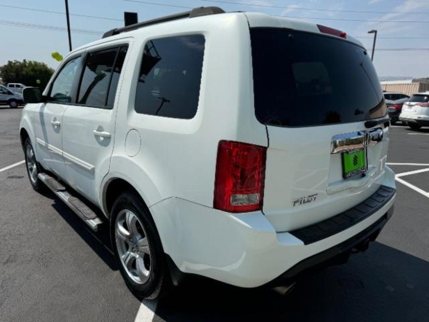 2014 Taffeta White /Black Honda Pilot EX-L 2WD 5-Spd AT with Navigation (5FNYF3H75EB) with an 3.5L V6 SOHC 24V engine, 5-Speed Automatic transmission, located at 940 North Main Street, Cedar City, UT, 84720, (435) 628-0023, 37.692936, -113.061897 - We specialize in helping ALL people get the best financing available. No matter your credit score, good, bad or none we can get you an amazing rate. Had a bankruptcy, divorce, or repossessions? We give you the green light to get your credit back on the road. Low down and affordable payments that fit - Photo#4