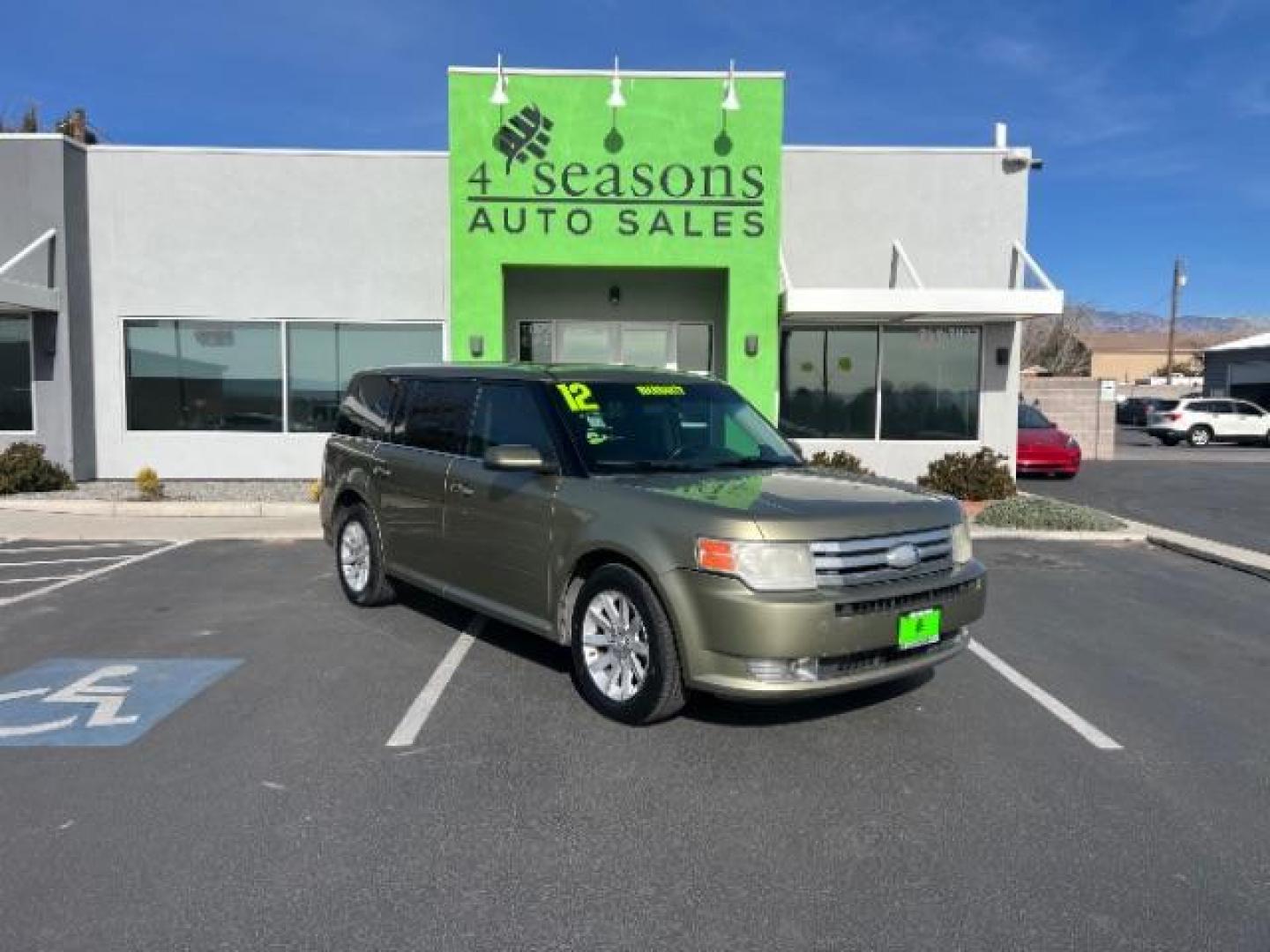 2012 Ginger Ale Metallic /Charcoal Black Leather Interior Ford Flex SEL AWD (2FMHK6CC9CB) with an 3.5L V6 DOHC 24V engine, 6-Speed Automatic Overdrive transmission, located at 940 North Main Street, Cedar City, UT, 84720, (435) 628-0023, 37.692936, -113.061897 - We specialize in helping ALL people get the best financing available. No matter your credit score, good, bad or none we can get you an amazing rate. Had a bankruptcy, divorce, or repossessions? We give you the green light to get your credit back on the road. Low down and affordable payments that fit - Photo#0