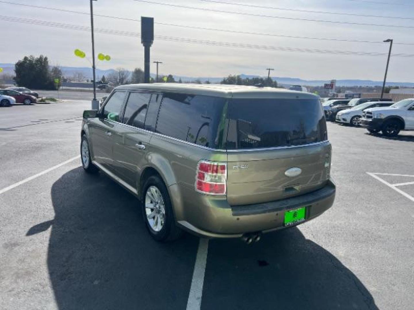 2012 Ginger Ale Metallic /Charcoal Black Leather Interior Ford Flex SEL AWD (2FMHK6CC9CB) with an 3.5L V6 DOHC 24V engine, 6-Speed Automatic Overdrive transmission, located at 940 North Main Street, Cedar City, UT, 84720, (435) 628-0023, 37.692936, -113.061897 - We specialize in helping ALL people get the best financing available. No matter your credit score, good, bad or none we can get you an amazing rate. Had a bankruptcy, divorce, or repossessions? We give you the green light to get your credit back on the road. Low down and affordable payments that fit - Photo#4