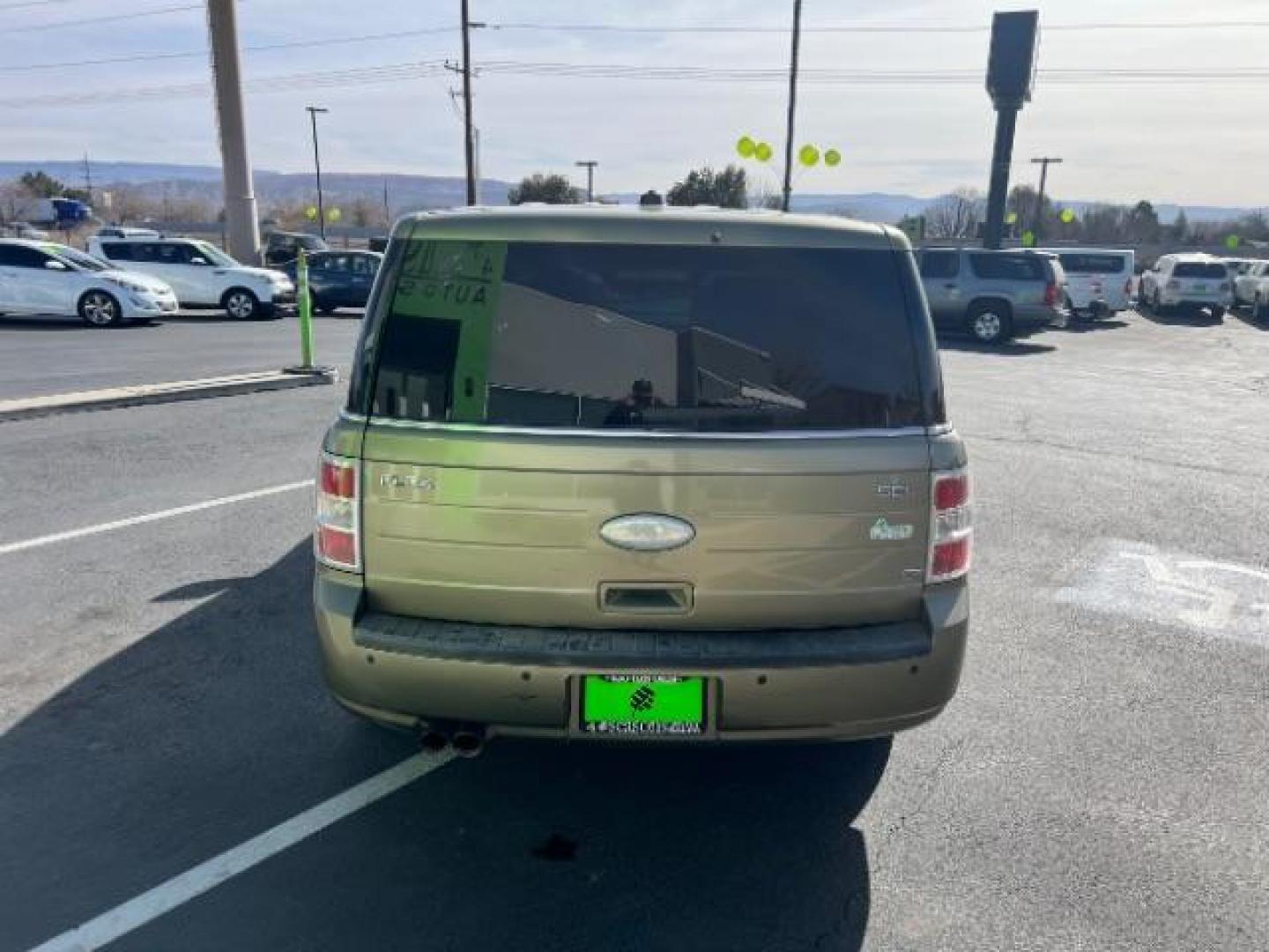 2012 Ginger Ale Metallic /Charcoal Black Leather Interior Ford Flex SEL AWD (2FMHK6CC9CB) with an 3.5L V6 DOHC 24V engine, 6-Speed Automatic Overdrive transmission, located at 940 North Main Street, Cedar City, UT, 84720, (435) 628-0023, 37.692936, -113.061897 - We specialize in helping ALL people get the best financing available. No matter your credit score, good, bad or none we can get you an amazing rate. Had a bankruptcy, divorce, or repossessions? We give you the green light to get your credit back on the road. Low down and affordable payments that fit - Photo#5