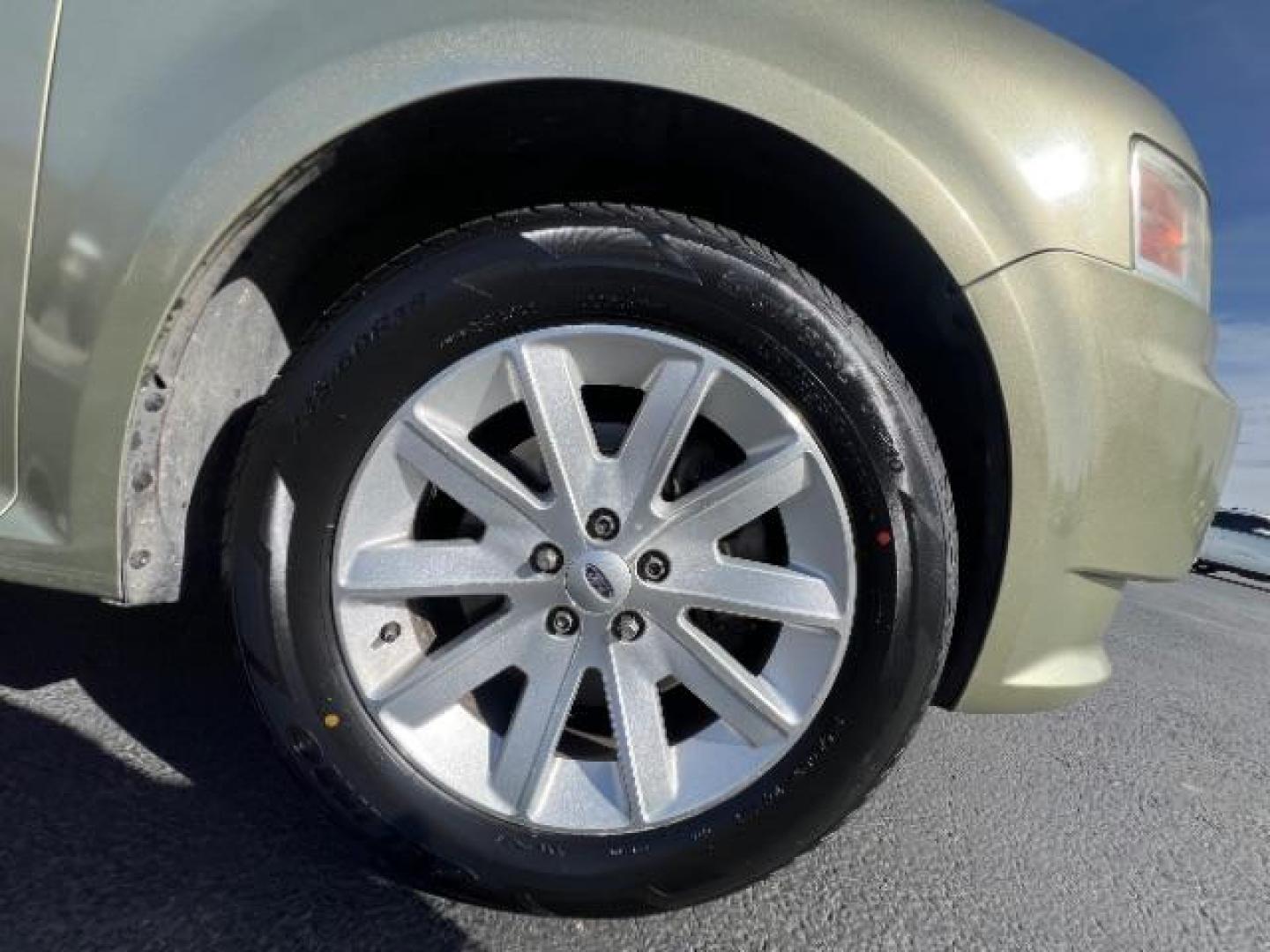 2012 Ginger Ale Metallic /Charcoal Black Leather Interior Ford Flex SEL AWD (2FMHK6CC9CB) with an 3.5L V6 DOHC 24V engine, 6-Speed Automatic Overdrive transmission, located at 940 North Main Street, Cedar City, UT, 84720, (435) 628-0023, 37.692936, -113.061897 - We specialize in helping ALL people get the best financing available. No matter your credit score, good, bad or none we can get you an amazing rate. Had a bankruptcy, divorce, or repossessions? We give you the green light to get your credit back on the road. Low down and affordable payments that fit - Photo#8