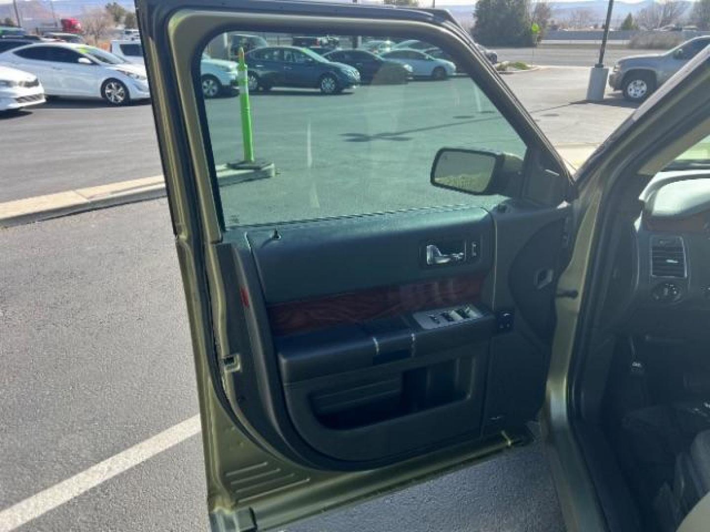 2012 Ginger Ale Metallic /Charcoal Black Leather Interior Ford Flex SEL AWD (2FMHK6CC9CB) with an 3.5L V6 DOHC 24V engine, 6-Speed Automatic Overdrive transmission, located at 940 North Main Street, Cedar City, UT, 84720, (435) 628-0023, 37.692936, -113.061897 - We specialize in helping ALL people get the best financing available. No matter your credit score, good, bad or none we can get you an amazing rate. Had a bankruptcy, divorce, or repossessions? We give you the green light to get your credit back on the road. Low down and affordable payments that fit - Photo#12