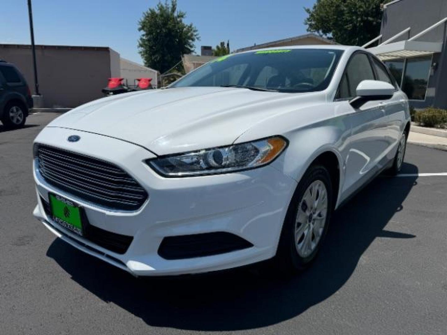 2014 Oxford White /Earth Gray Ford Fusion S (3FA6P0G73ER) with an 2.5L L4 DOHC 16V engine, located at 1865 East Red Hills Pkwy, St. George, 84770, (435) 628-0023, 37.120850, -113.543640 - Photo#2