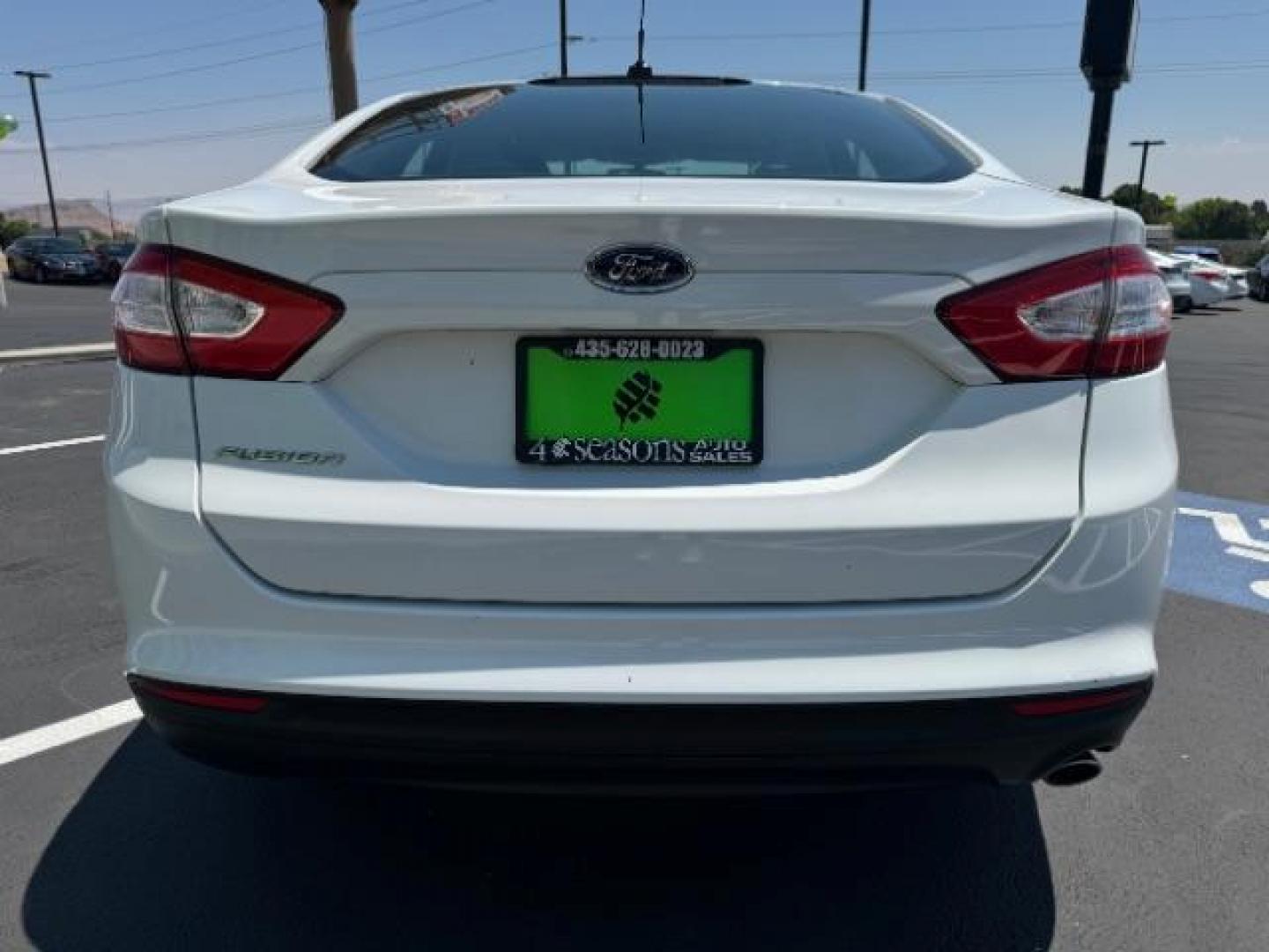 2014 Oxford White /Earth Gray Ford Fusion S (3FA6P0G73ER) with an 2.5L L4 DOHC 16V engine, located at 1865 East Red Hills Pkwy, St. George, 84770, (435) 628-0023, 37.120850, -113.543640 - Photo#5