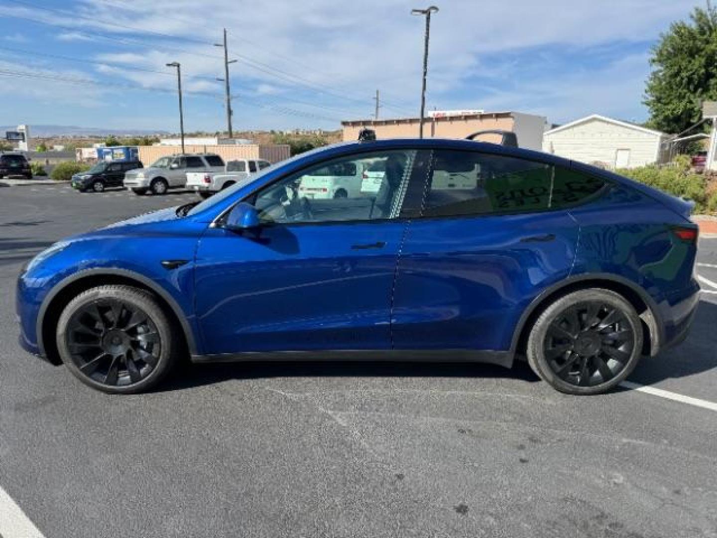 2020 Deep Blue Metallic /All Black, leatherette Tesla Model Y Long Range (5YJYGDEE2LF) with an ELECTRIC engine, 1-Speed Automatic transmission, located at 1865 East Red Hills Pkwy, St. George, 84770, (435) 628-0023, 37.120850, -113.543640 - Beautiful Long Range AWD Model Y. Excellent condition with 120k mile warranty on battery and motor. Tires are great, has roof rack, Battery still gets 285 on full charge (93% of original). ***May qualify for $4,000 EV cashback rebate*** We are setup with the IRS to directly file credit and recieve - Photo#3