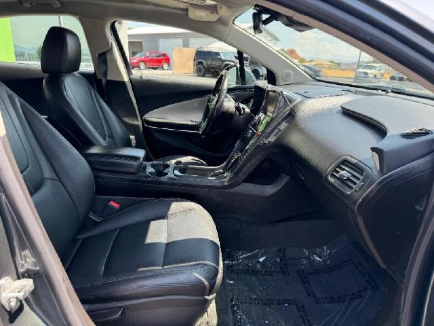 2013 Gray /Black Chevrolet Volt Premium w/ Navigation and LEP (1G1RH6E48DU) with an 1.4L L4 DOHC 16V PLUG-IN HYBRID engine, Continuously Variable Transmission transmission, located at 1865 East Red Hills Pkwy, St. George, 84770, (435) 628-0023, 37.120850, -113.543640 - ***This vehicle qualifies for the EV/Hybrid tax rebate of up to $4,000*** We are setup with the IRS to receive direct payments within 72 hours. We file the rebate online with IRS and can credit it to your down payment, reduce the sales price OR give you cashback!! These cars will not last and can o - Photo#33