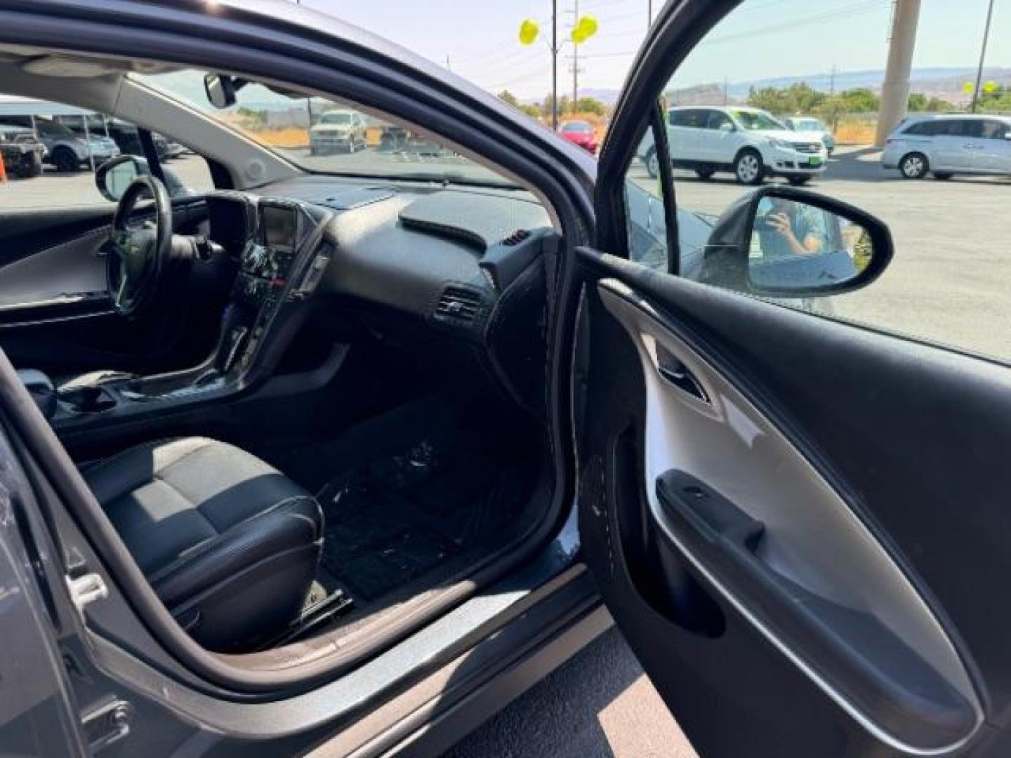 2013 Gray /Black Chevrolet Volt Premium w/ Navigation and LEP (1G1RH6E48DU) with an 1.4L L4 DOHC 16V PLUG-IN HYBRID engine, Continuously Variable Transmission transmission, located at 1865 East Red Hills Pkwy, St. George, 84770, (435) 628-0023, 37.120850, -113.543640 - ***This vehicle qualifies for the EV/Hybrid tax rebate of up to $4,000*** We are setup with the IRS to receive direct payments within 72 hours. We file the rebate online with IRS and can credit it to your down payment, reduce the sales price OR give you cashback!! These cars will not last and can o - Photo#32