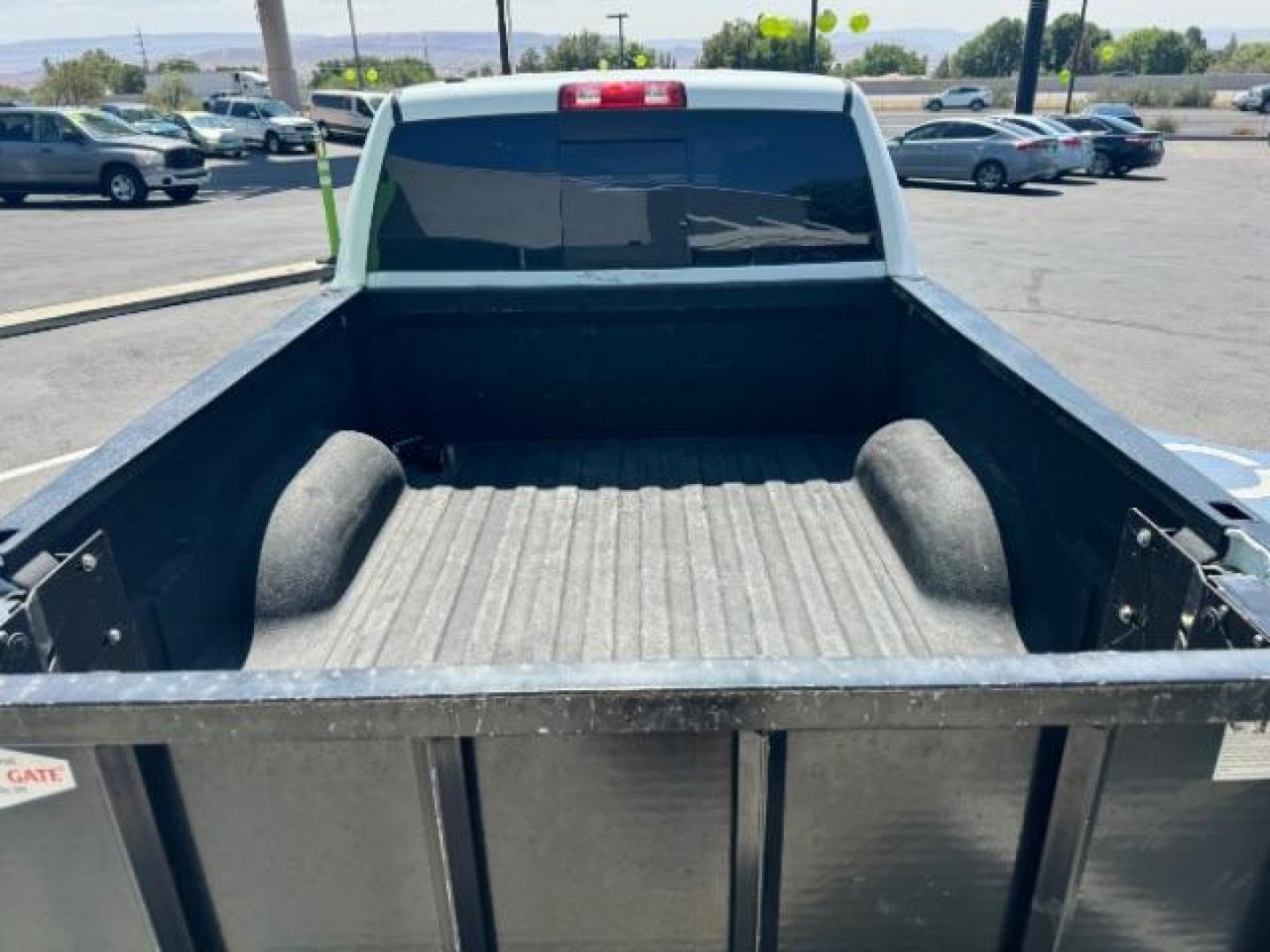 2017 White /Black/Diesel Gray, cloth RAM 1500 SLT Crew Cab SWB 4WD (1C6RR7LT5HS) with an 5.7L V8 OHV 16V engine, 8-Speed Automatic transmission, located at 1865 East Red Hills Pkwy, St. George, 84770, (435) 628-0023, 37.120850, -113.543640 - We specialize in helping ALL people get the best financing available. No matter your credit score, good, bad or none we can get you an amazing rate. Had a bankruptcy, divorce, or repossessions? We give you the green light to get your credit back on the road. Low down and affordable payments that fit - Photo#7