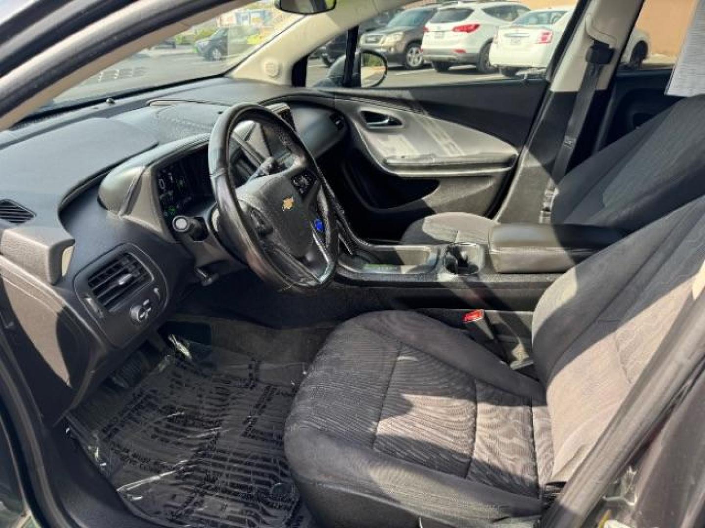 2014 Gray /Black Interior Chevrolet Volt Standard w/ LEP (1G1RE6E4XEU) with an 1.4L L4 DOHC 16V PLUG-IN HYBRID engine, Continuously Variable Transmission transmission, located at 1865 East Red Hills Pkwy, St. George, 84770, (435) 628-0023, 37.120850, -113.543640 - Photo#15