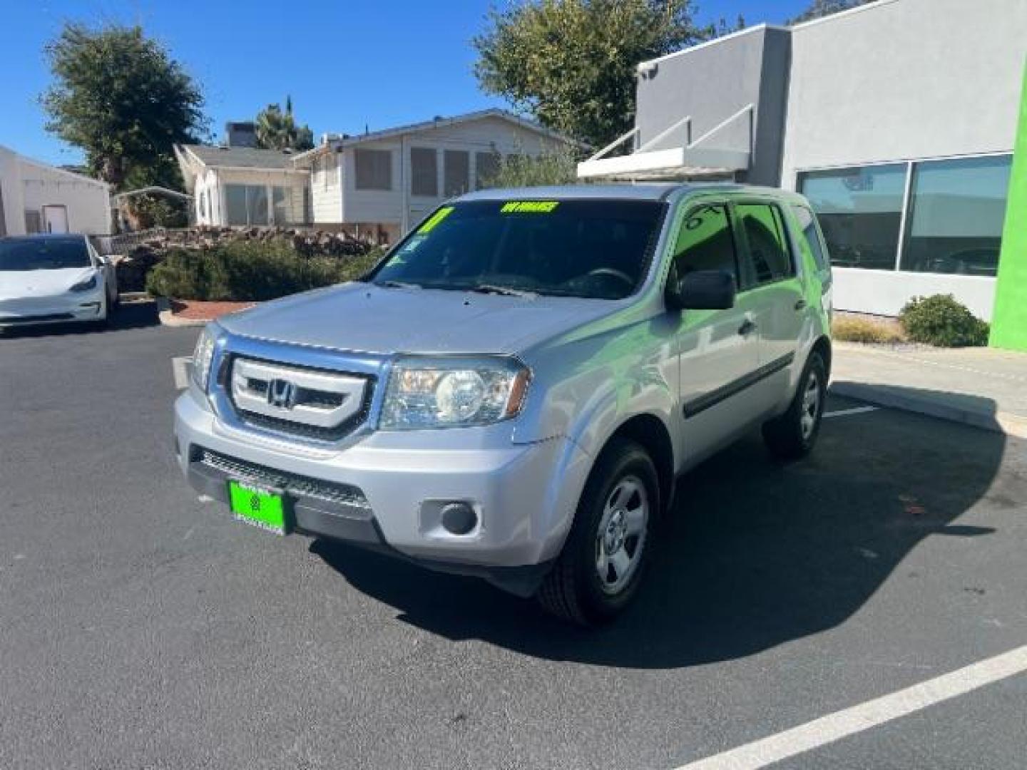 2011 Alabaster Silver Metallic /Gray Cloth Interior Honda Pilot LX 2WD 5-Spd AT (5FNYF3H23BB) with an 3.5L V6 SOHC 24V engine, 5-Speed Automatic transmission, located at 1865 East Red Hills Pkwy, St. George, 84770, (435) 628-0023, 37.120850, -113.543640 - We specialize in helping ALL people get the best financing available. No matter your credit score, good, bad or none we can get you an amazing rate. Had a bankruptcy, divorce, or repossessions? We give you the green light to get your credit back on the road. Low down and affordable payments that fit - Photo#2