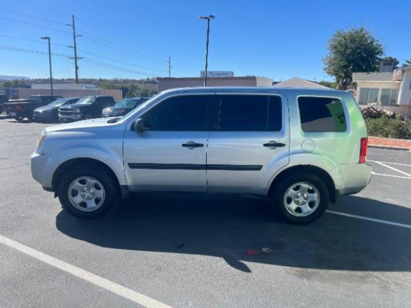 2011 Alabaster Silver Metallic /Gray Cloth Interior Honda Pilot LX 2WD 5-Spd AT (5FNYF3H23BB) with an 3.5L V6 SOHC 24V engine, 5-Speed Automatic transmission, located at 1865 East Red Hills Pkwy, St. George, 84770, (435) 628-0023, 37.120850, -113.543640 - We specialize in helping ALL people get the best financing available. No matter your credit score, good, bad or none we can get you an amazing rate. Had a bankruptcy, divorce, or repossessions? We give you the green light to get your credit back on the road. Low down and affordable payments that fit - Photo#3