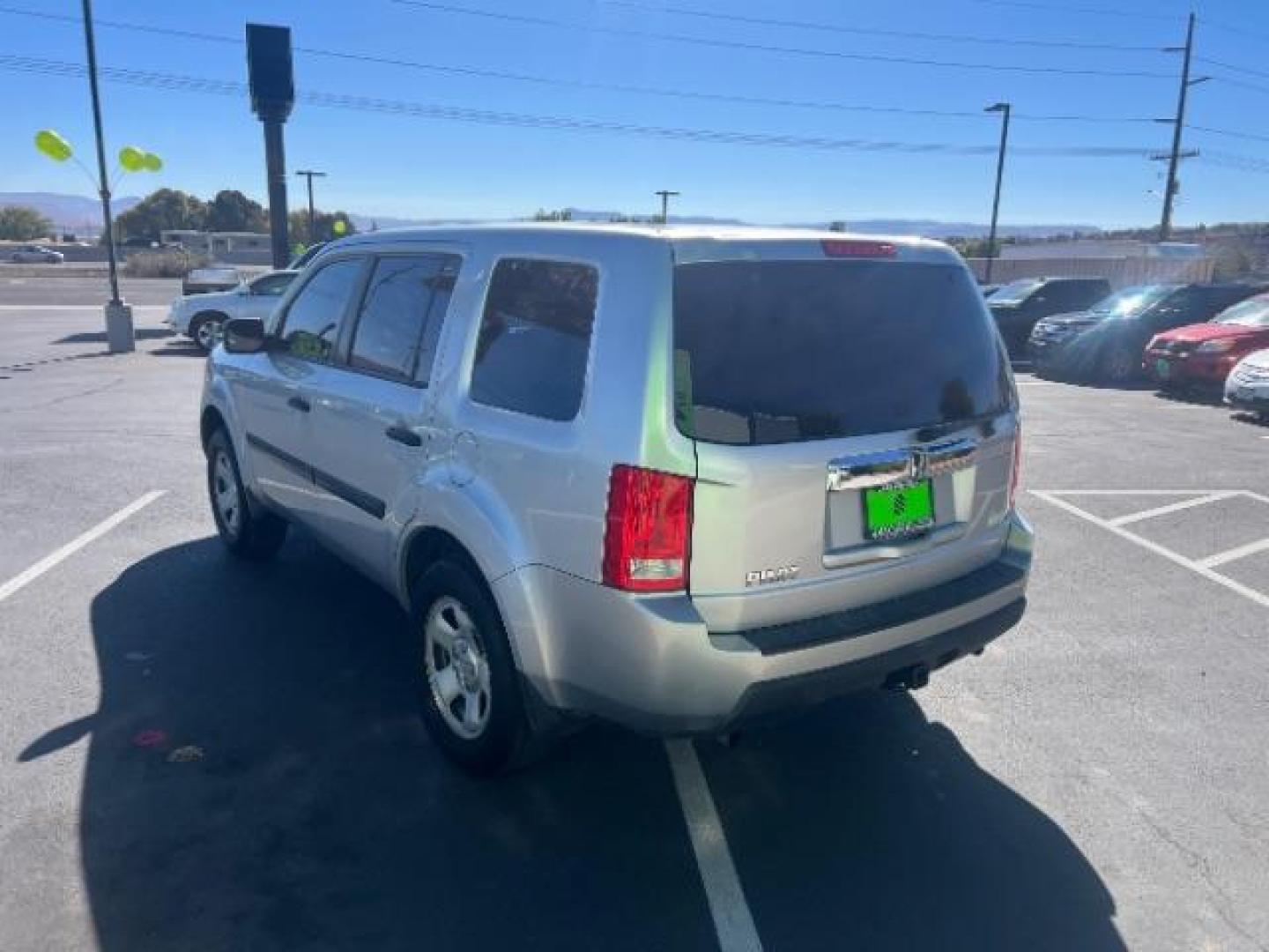 2011 Alabaster Silver Metallic /Gray Cloth Interior Honda Pilot LX 2WD 5-Spd AT (5FNYF3H23BB) with an 3.5L V6 SOHC 24V engine, 5-Speed Automatic transmission, located at 1865 East Red Hills Pkwy, St. George, 84770, (435) 628-0023, 37.120850, -113.543640 - We specialize in helping ALL people get the best financing available. No matter your credit score, good, bad or none we can get you an amazing rate. Had a bankruptcy, divorce, or repossessions? We give you the green light to get your credit back on the road. Low down and affordable payments that fit - Photo#4