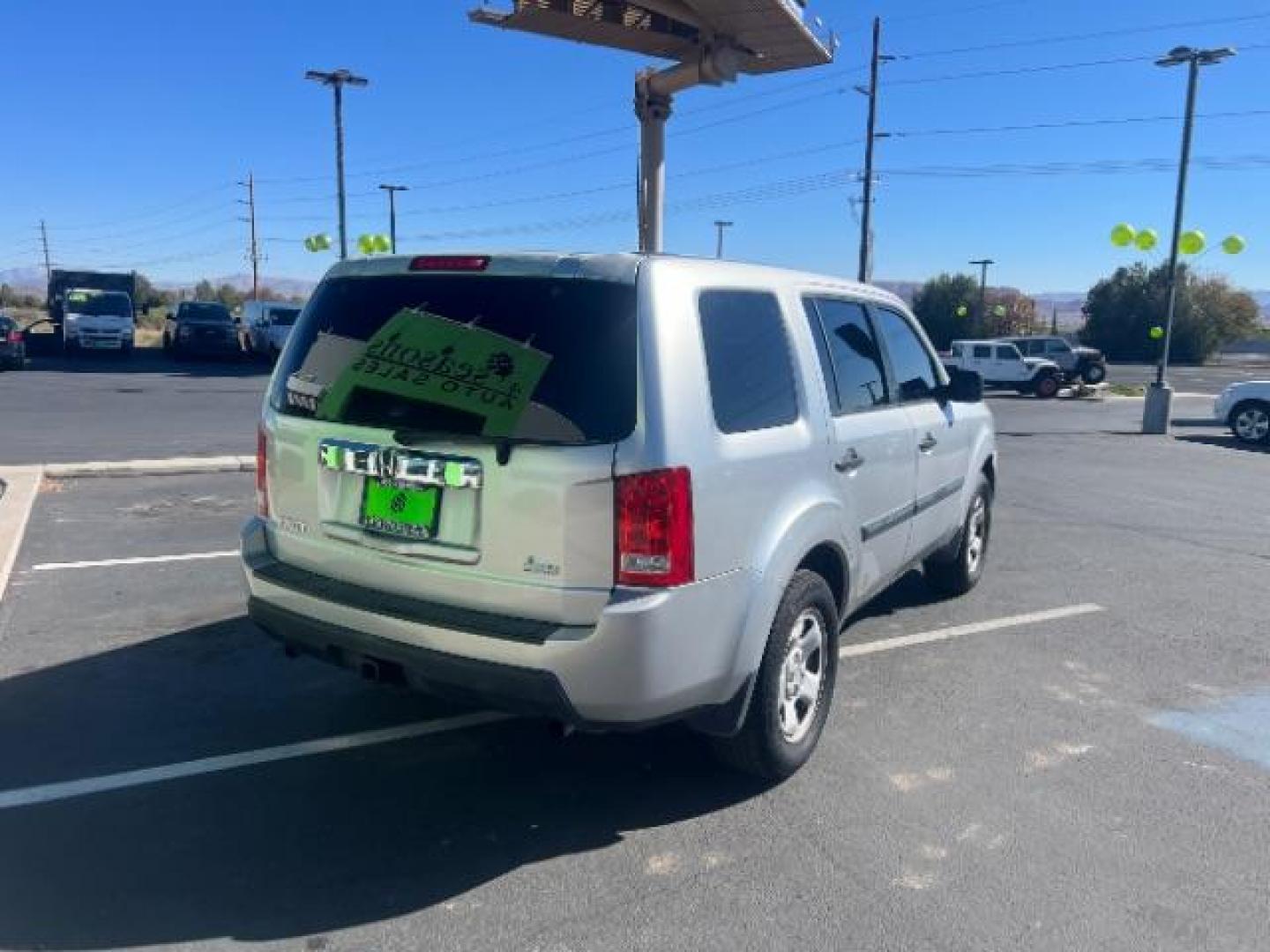 2011 Alabaster Silver Metallic /Gray Cloth Interior Honda Pilot LX 2WD 5-Spd AT (5FNYF3H23BB) with an 3.5L V6 SOHC 24V engine, 5-Speed Automatic transmission, located at 1865 East Red Hills Pkwy, St. George, 84770, (435) 628-0023, 37.120850, -113.543640 - We specialize in helping ALL people get the best financing available. No matter your credit score, good, bad or none we can get you an amazing rate. Had a bankruptcy, divorce, or repossessions? We give you the green light to get your credit back on the road. Low down and affordable payments that fit - Photo#6