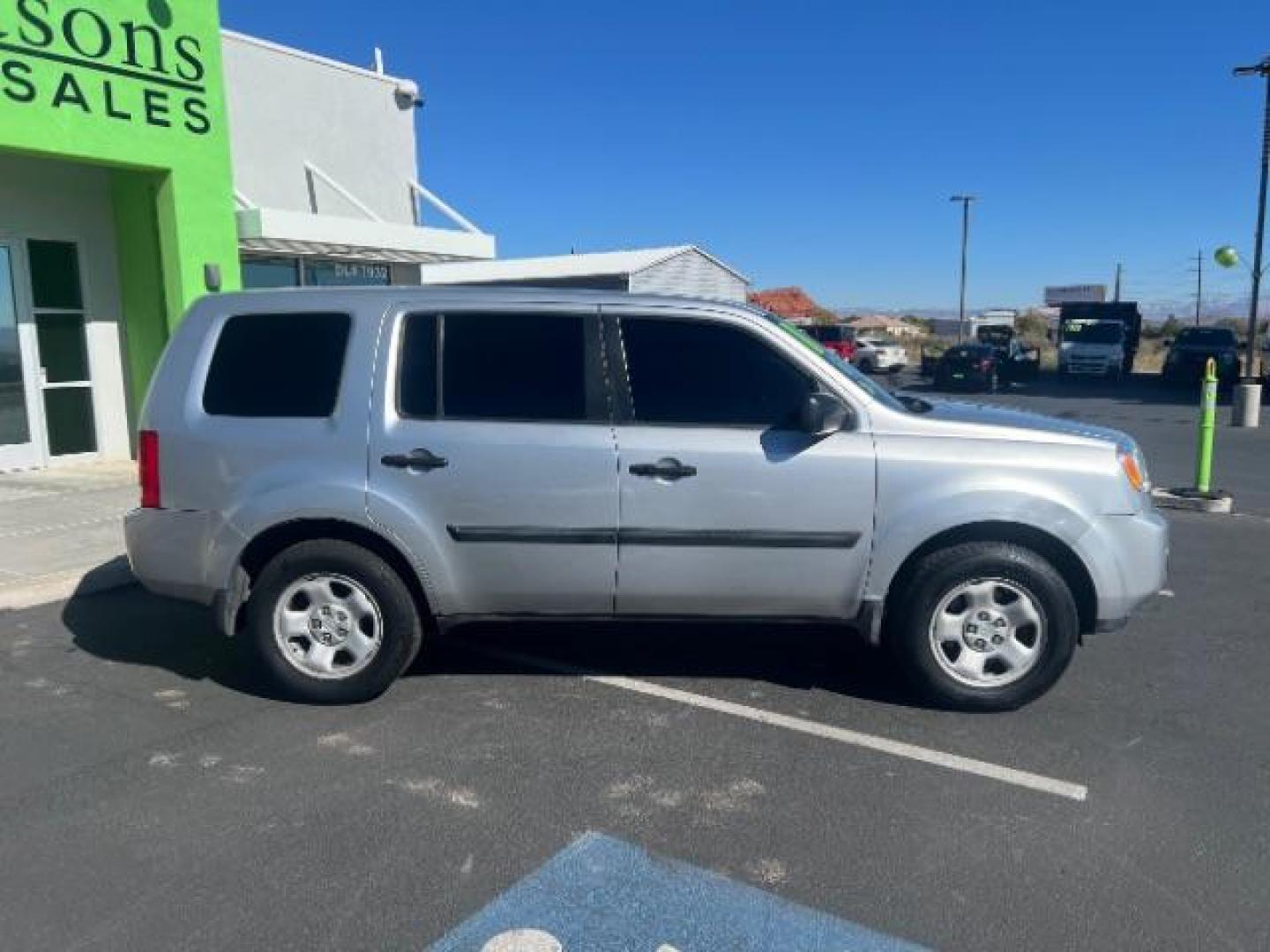 2011 Alabaster Silver Metallic /Gray Cloth Interior Honda Pilot LX 2WD 5-Spd AT (5FNYF3H23BB) with an 3.5L V6 SOHC 24V engine, 5-Speed Automatic transmission, located at 1865 East Red Hills Pkwy, St. George, 84770, (435) 628-0023, 37.120850, -113.543640 - We specialize in helping ALL people get the best financing available. No matter your credit score, good, bad or none we can get you an amazing rate. Had a bankruptcy, divorce, or repossessions? We give you the green light to get your credit back on the road. Low down and affordable payments that fit - Photo#7