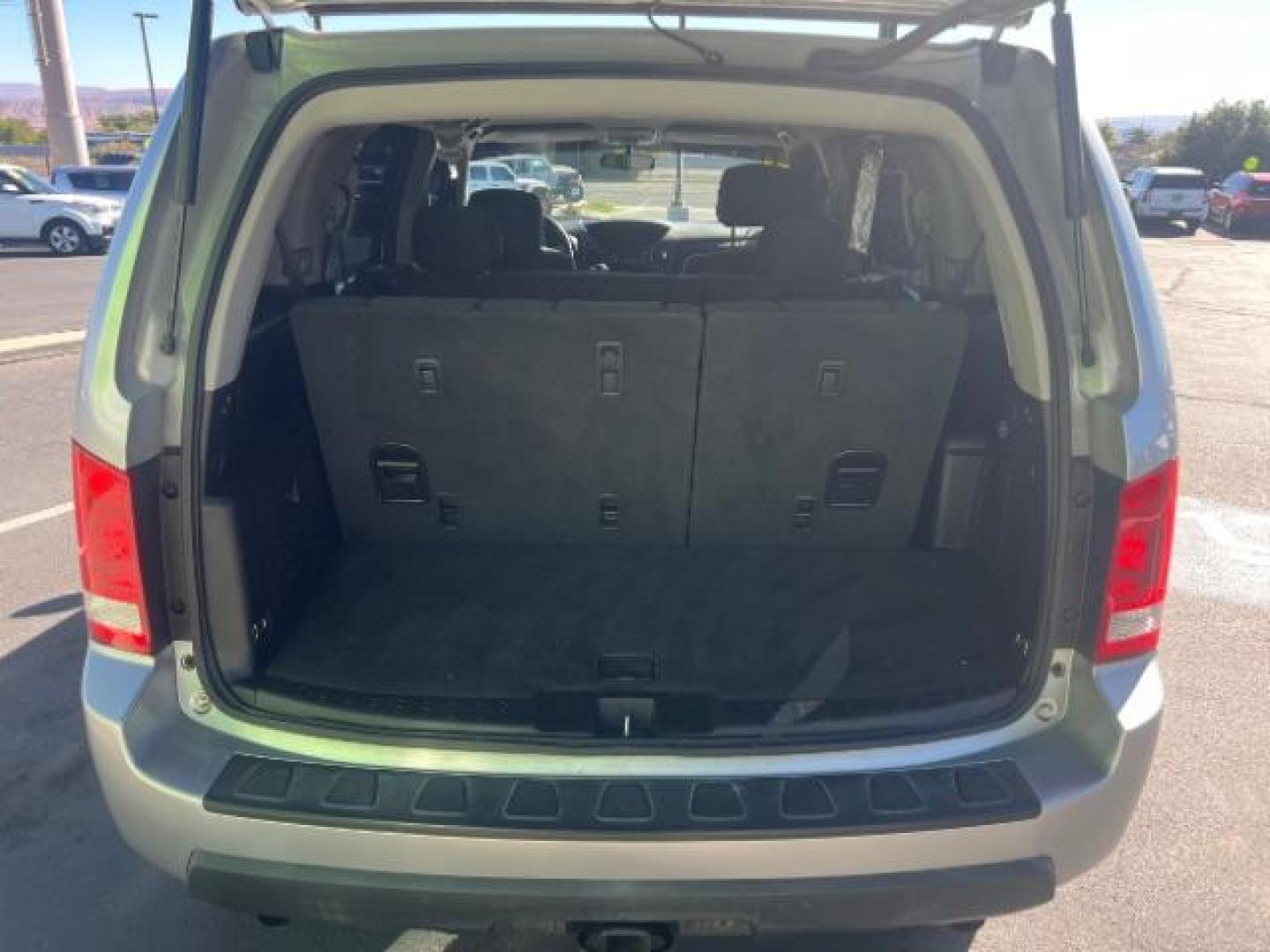 2011 Alabaster Silver Metallic /Gray Cloth Interior Honda Pilot LX 2WD 5-Spd AT (5FNYF3H23BB) with an 3.5L V6 SOHC 24V engine, 5-Speed Automatic transmission, located at 1865 East Red Hills Pkwy, St. George, 84770, (435) 628-0023, 37.120850, -113.543640 - We specialize in helping ALL people get the best financing available. No matter your credit score, good, bad or none we can get you an amazing rate. Had a bankruptcy, divorce, or repossessions? We give you the green light to get your credit back on the road. Low down and affordable payments that fit - Photo#28