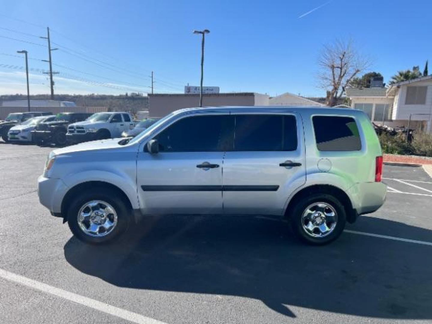 2011 Alabaster Silver Metallic /Gray Cloth Interior Honda Pilot LX 2WD 5-Spd AT (5FNYF3H23BB) with an 3.5L V6 SOHC 24V engine, 5-Speed Automatic transmission, located at 1865 East Red Hills Pkwy, St. George, 84770, (435) 628-0023, 37.120850, -113.543640 - We specialize in helping ALL people get the best financing available. No matter your credit score, good, bad or none we can get you an amazing rate. Had a bankruptcy, divorce, or repossessions? We give you the green light to get your credit back on the road. Low down and affordable payments that fit - Photo#3