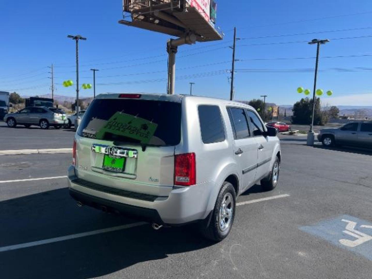 2011 Alabaster Silver Metallic /Gray Cloth Interior Honda Pilot LX 2WD 5-Spd AT (5FNYF3H23BB) with an 3.5L V6 SOHC 24V engine, 5-Speed Automatic transmission, located at 1865 East Red Hills Pkwy, St. George, 84770, (435) 628-0023, 37.120850, -113.543640 - We specialize in helping ALL people get the best financing available. No matter your credit score, good, bad or none we can get you an amazing rate. Had a bankruptcy, divorce, or repossessions? We give you the green light to get your credit back on the road. Low down and affordable payments that fit - Photo#6